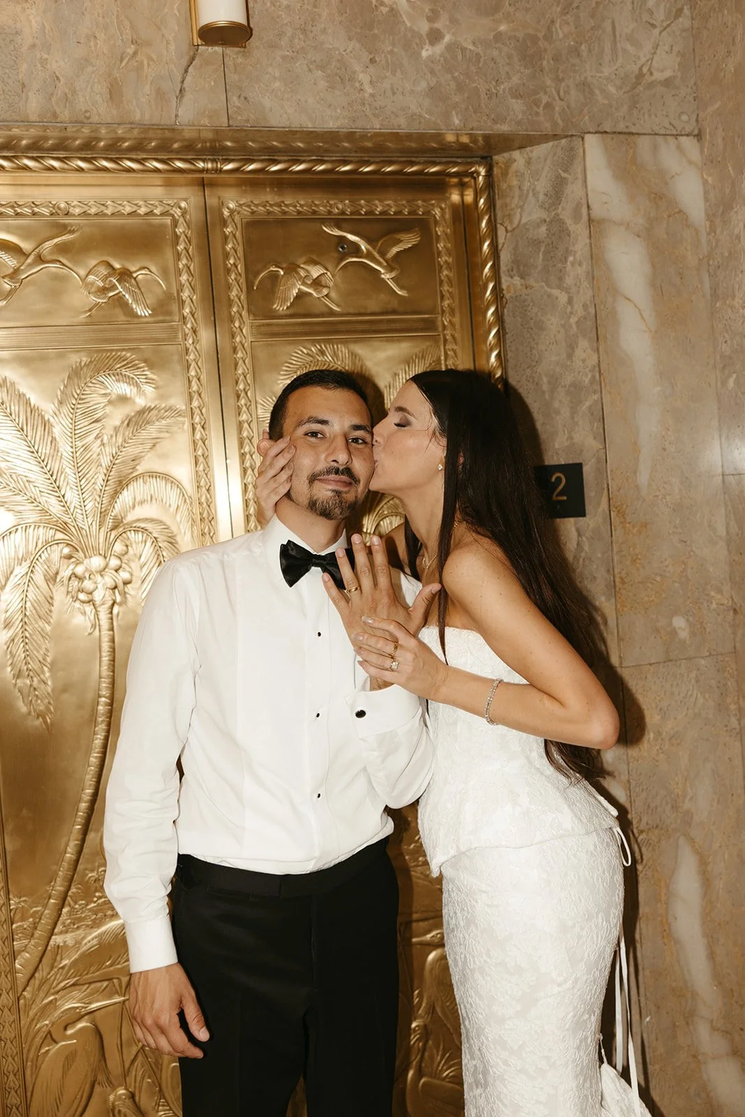 wedding-dupont-building-miami-couple-golden-doors-dupont-building-emotion-and-motion-15.jpg
