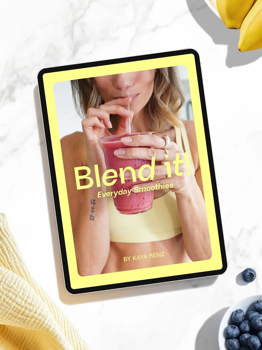 Ich freue mich, euch ein neues Projekt vorzustellen: “Blend it”, das neue E-Book von @kaya_renz 
In dem neuen E-Book teilt sie super gesunde und meeeeega leckere Smoothie-Rezepte 🍓🥑😋 und komplementiert damit ihre Fitness- und Ernä