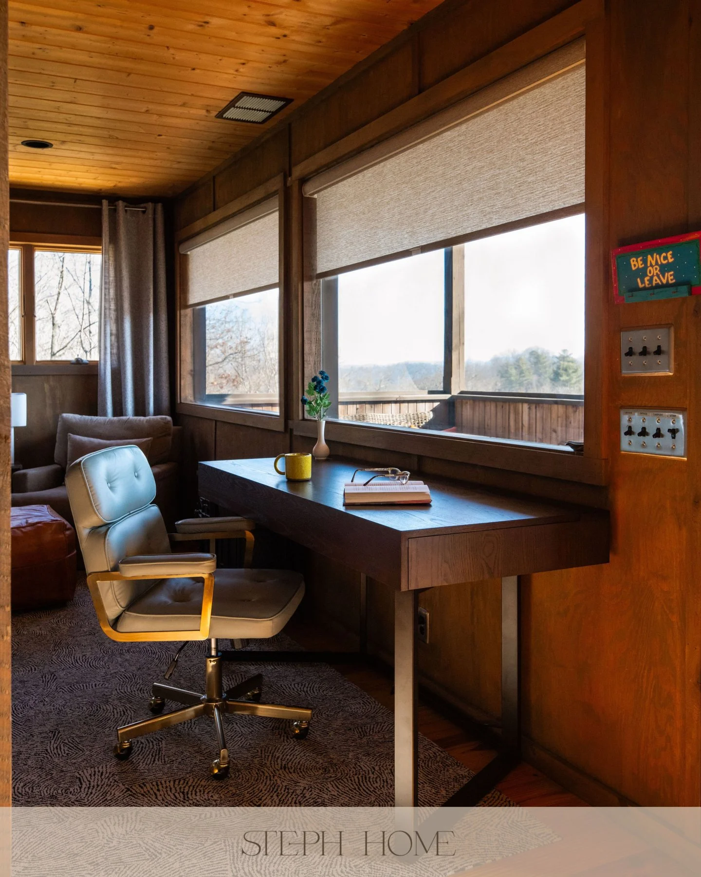 March 1 is National Decorate Your Home Office Day.

Your workspace should reflect how you want to feel. Are you drawn to simplistic, traditional, or something bold and colorful?

Photography: chelsealane__

#StephHome #HomeOfficeStyle #IntentionalDes