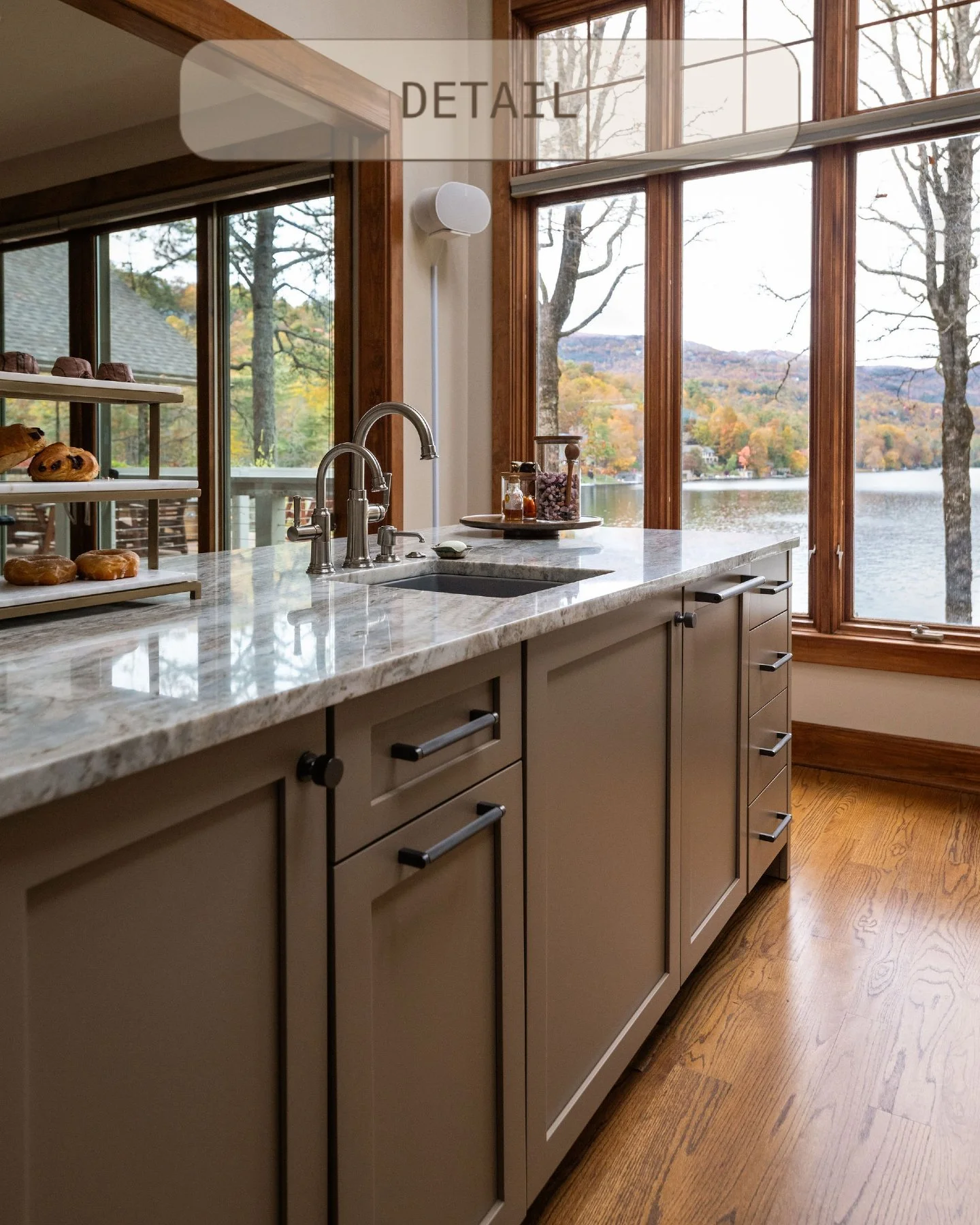 One of my favorite details in this bar is something you barely notice at first glance.
A fully integrated hidden dishwasher designed to disappear seamlessly into the island cabinetry when closed.
With one touch, functionality quietly reveals itself.
