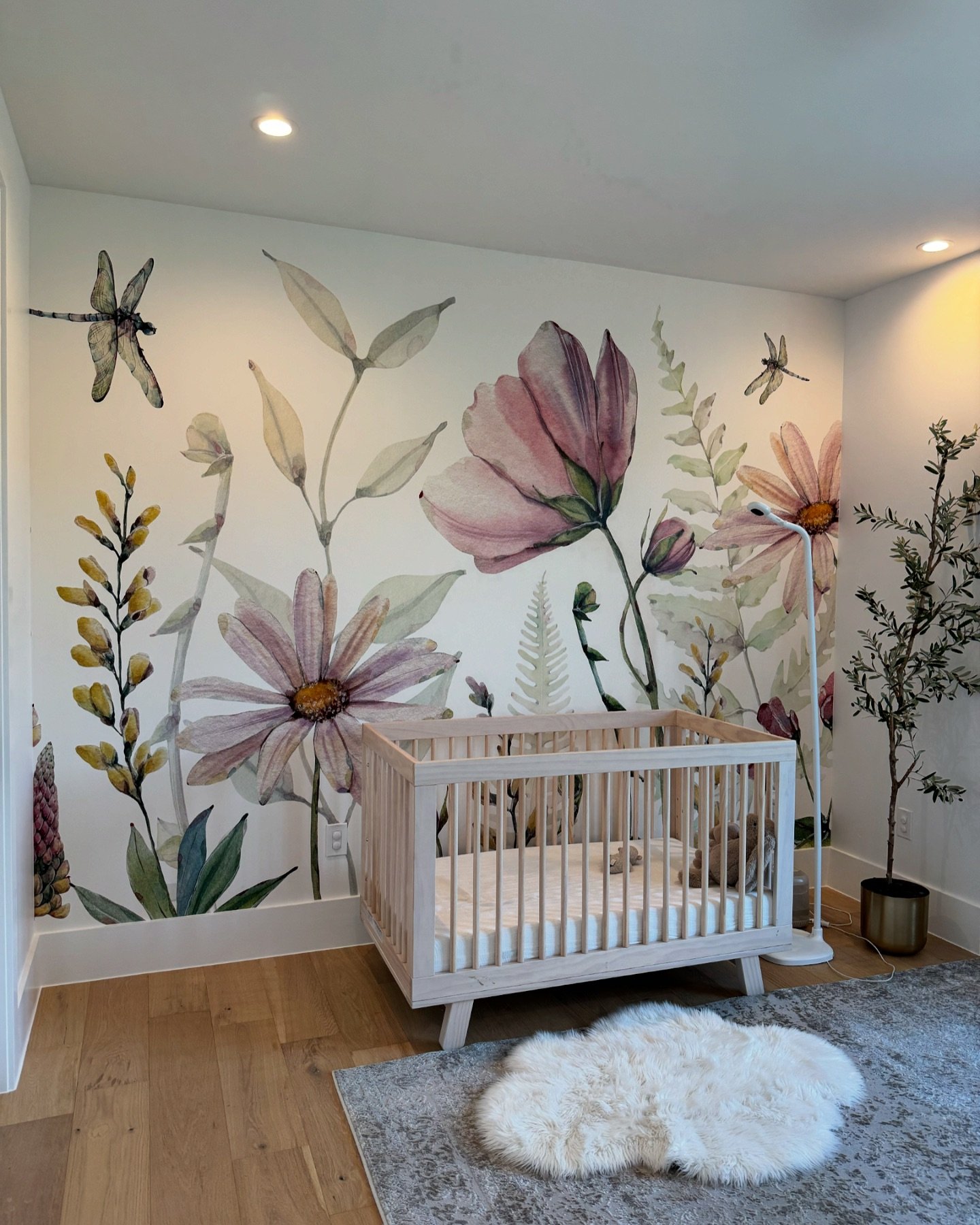 &ldquo;Fabulous Flowers&rdquo; @photowall_sweden in this beautiful nursery!

#wallpaper #wallcovering #austindesign #interiordesign #hicountrypaperworks #love #makeyourhouseahome #style #design #walldecor #homedecor #homeinterior #homeinspiration #wa