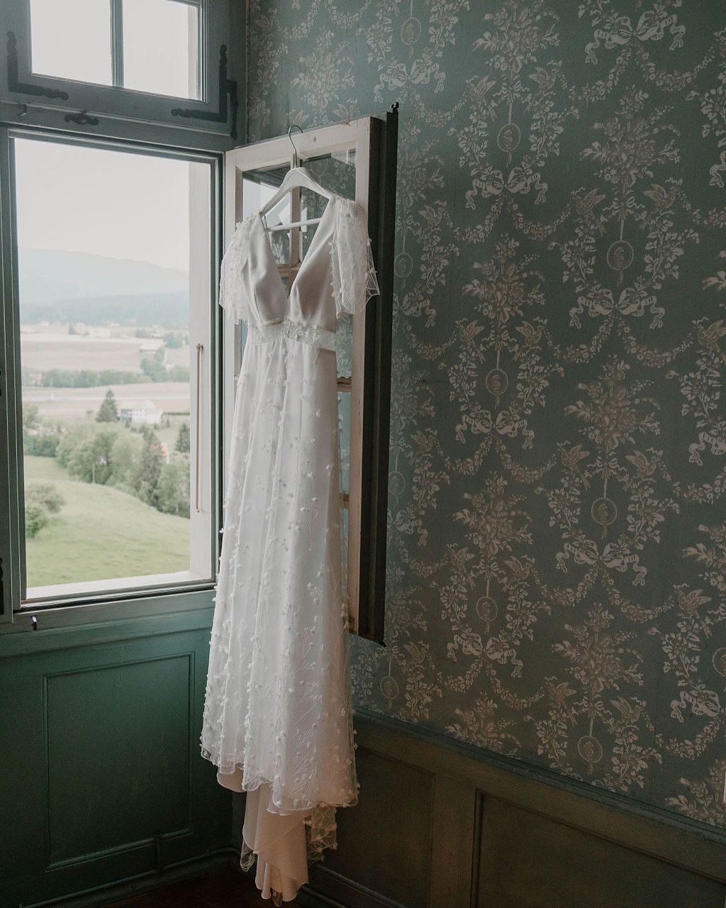 Memories of this wedding in @chateaulucens last year