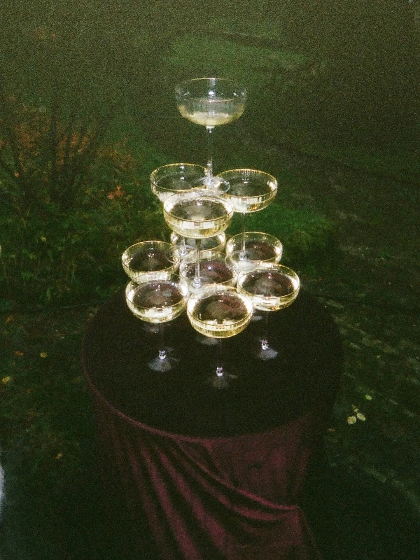 GIVEAWAY | CONCOURS DE NO&Euml;L 

Pour c&eacute;l&eacute;brer cette ann&eacute;e, et finir en beaut&eacute;, j'organise le dernier concours de 2025 ! 

A gagner : une s&eacute;ance d'une valeur de CHF 350.- &agrave; choix :  couple | famille | gross