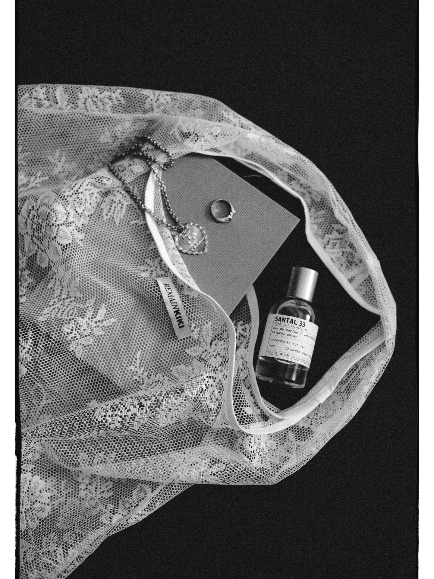 Parce que l'amour se partage, je souhaite offrir &agrave; une mari&eacute;e 2026 la possibilit&eacute; de gagner un tote bag en dentelle r&eacute;alis&eacute; par une cr&eacute;atrice dont j'appr&eacute;cie le travail ! 

Pour participer, il suffit d