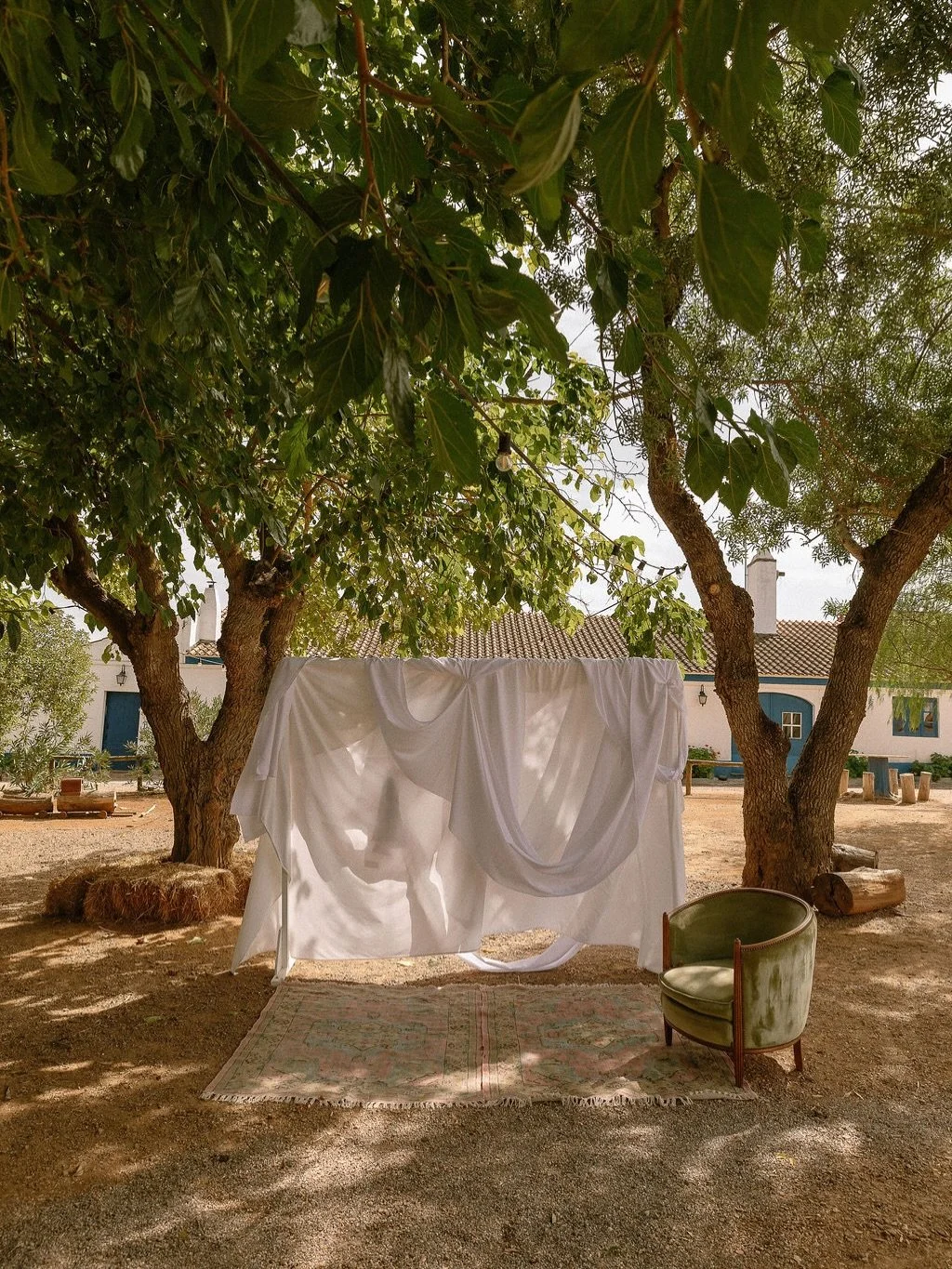 Life&rsquo;s most beautiful moments are the ones we share with joy and love ! 

Couple @ili_ana__ &amp; @dawidovski 
Photographer @alexialinnphoto 
Second shooter @ela_ross_photography 
Venue @montedoramalho 
Dress @elizabeth.passion @boutique8foreve