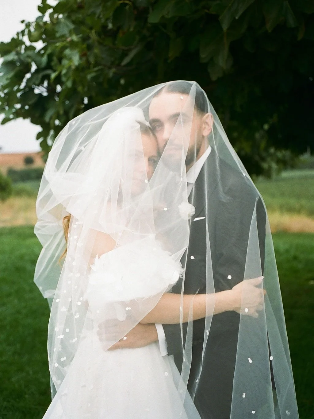 More from this beautiful wedding in Portugal, captured on film.

Couple @ili_ana__ &amp; @dawidovski 
Photographer @alexialinnphoto 
Second shooter @ela_ross_photography 
Venue @montedoramalho 
Dress @elizabeth.passion @boutique8forever 
Suit @alfaia
