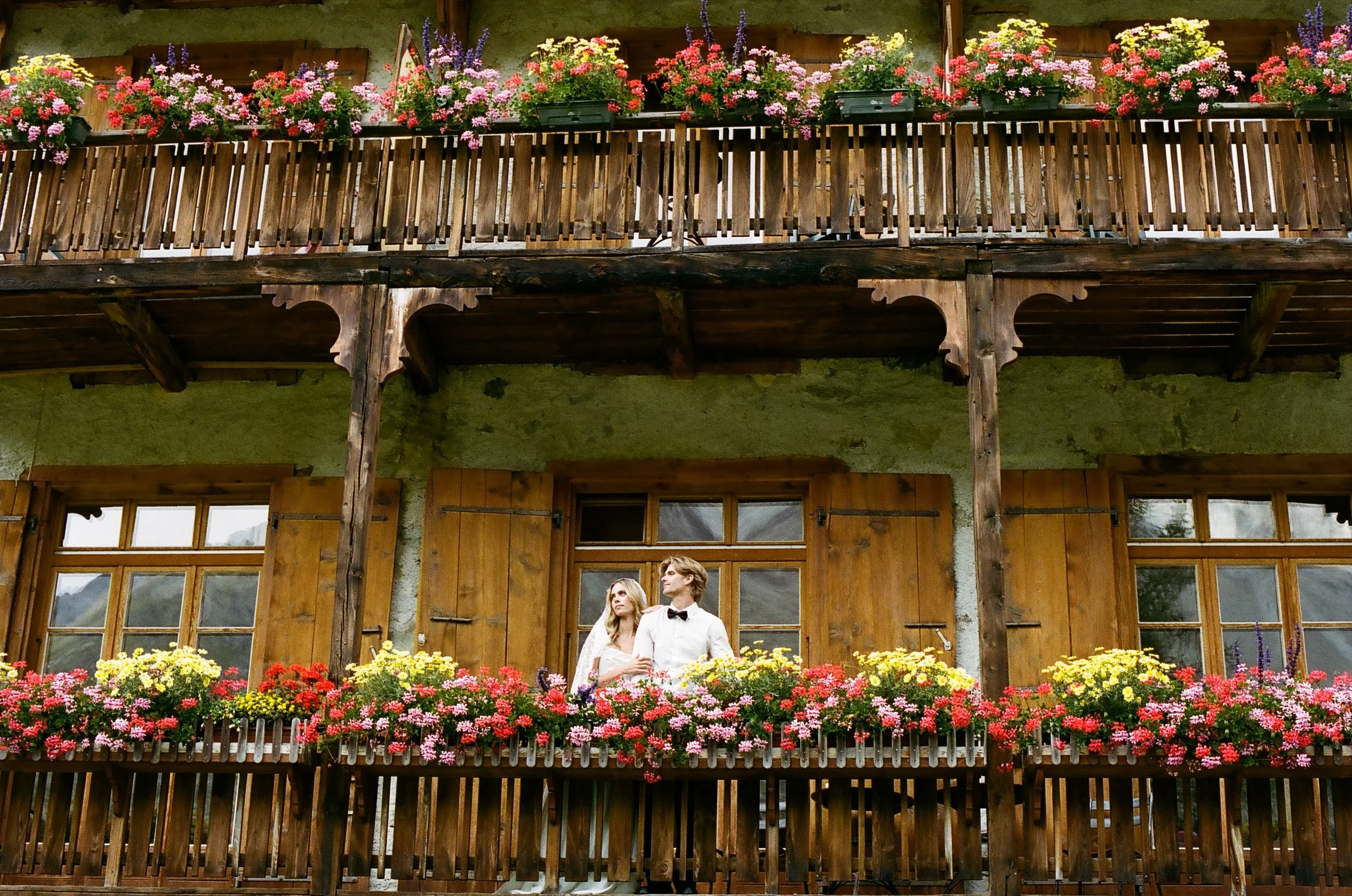 mariage arolla suisse couple hotel kurhaus Swiss mountain wedding