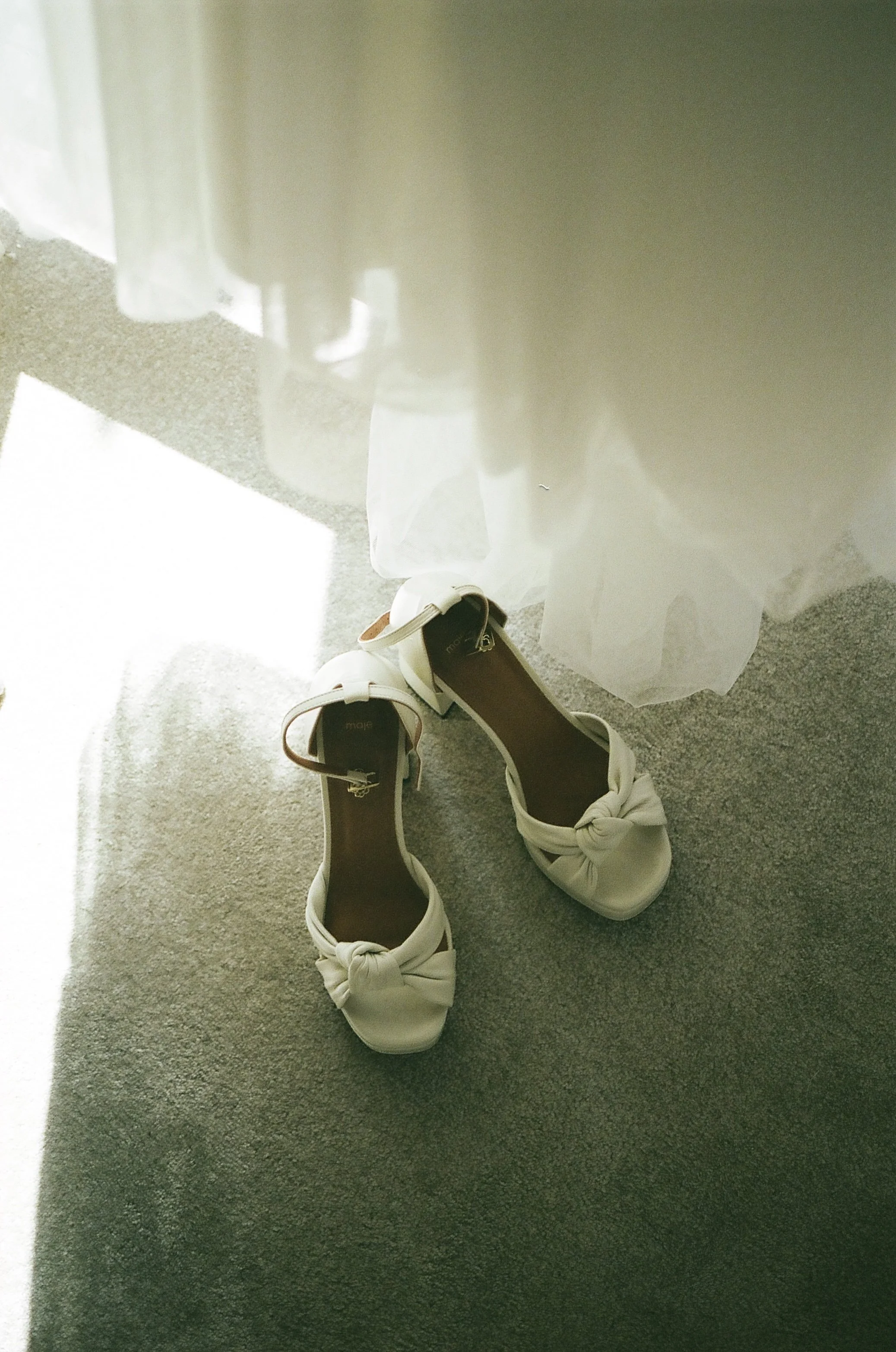 détails mariage chaussures photo argentique