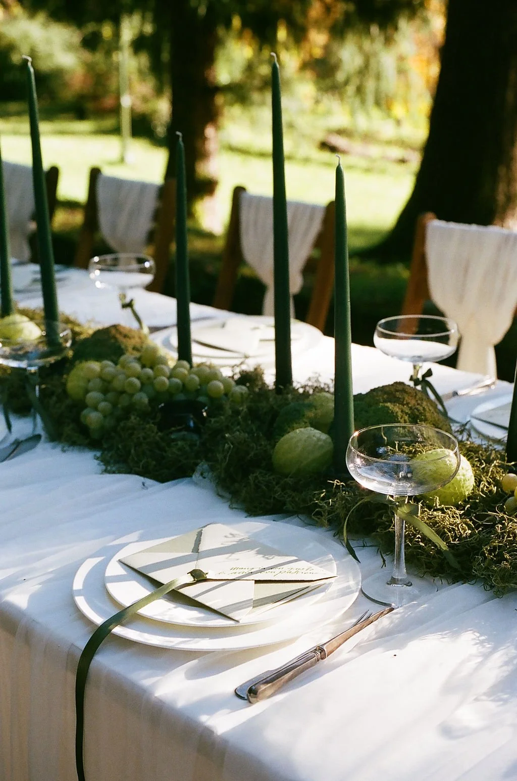 détails d'une table de réception de mariage