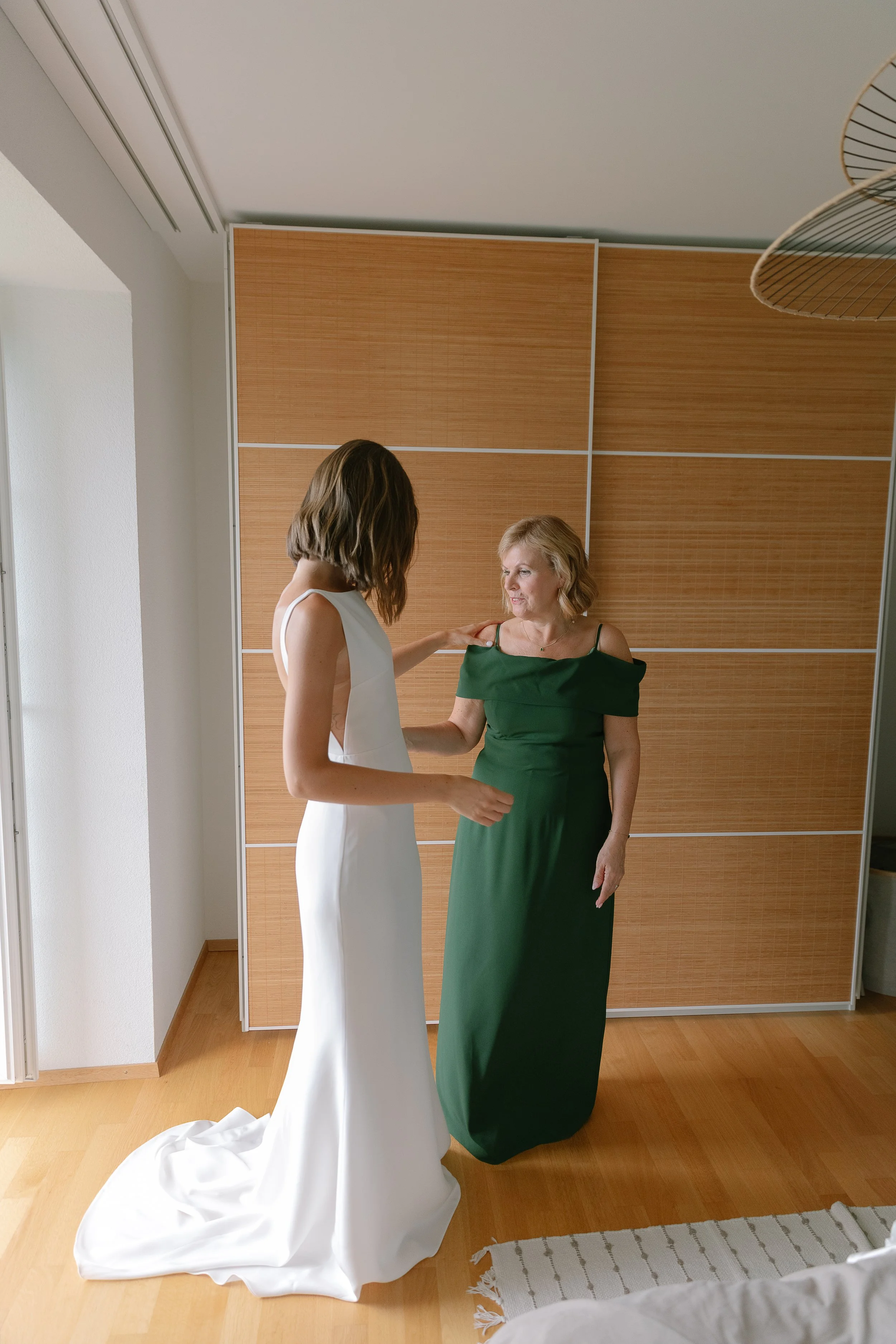 moment mère fille préparation de mariage