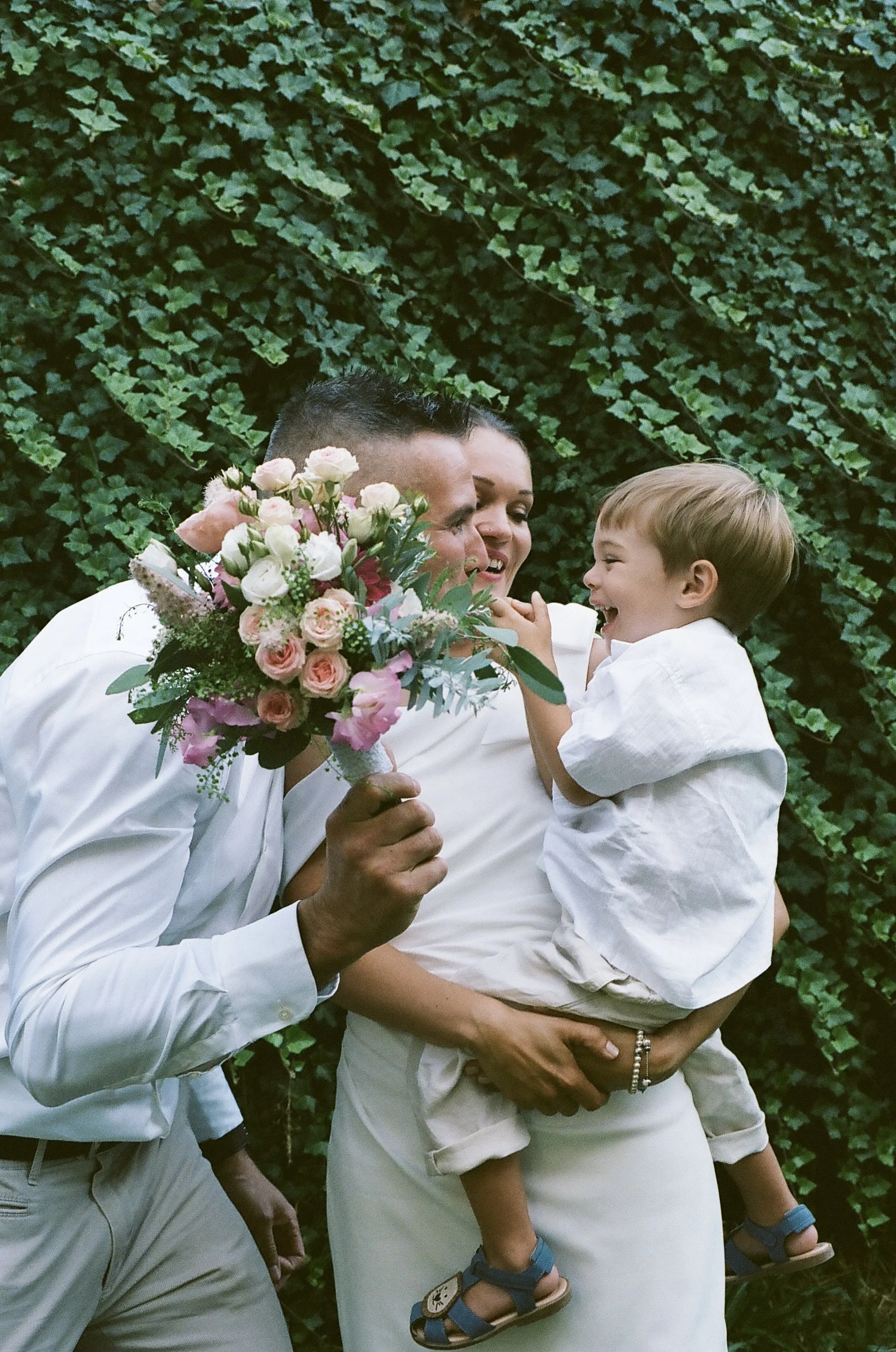 photo de famille argentique mariage suisse