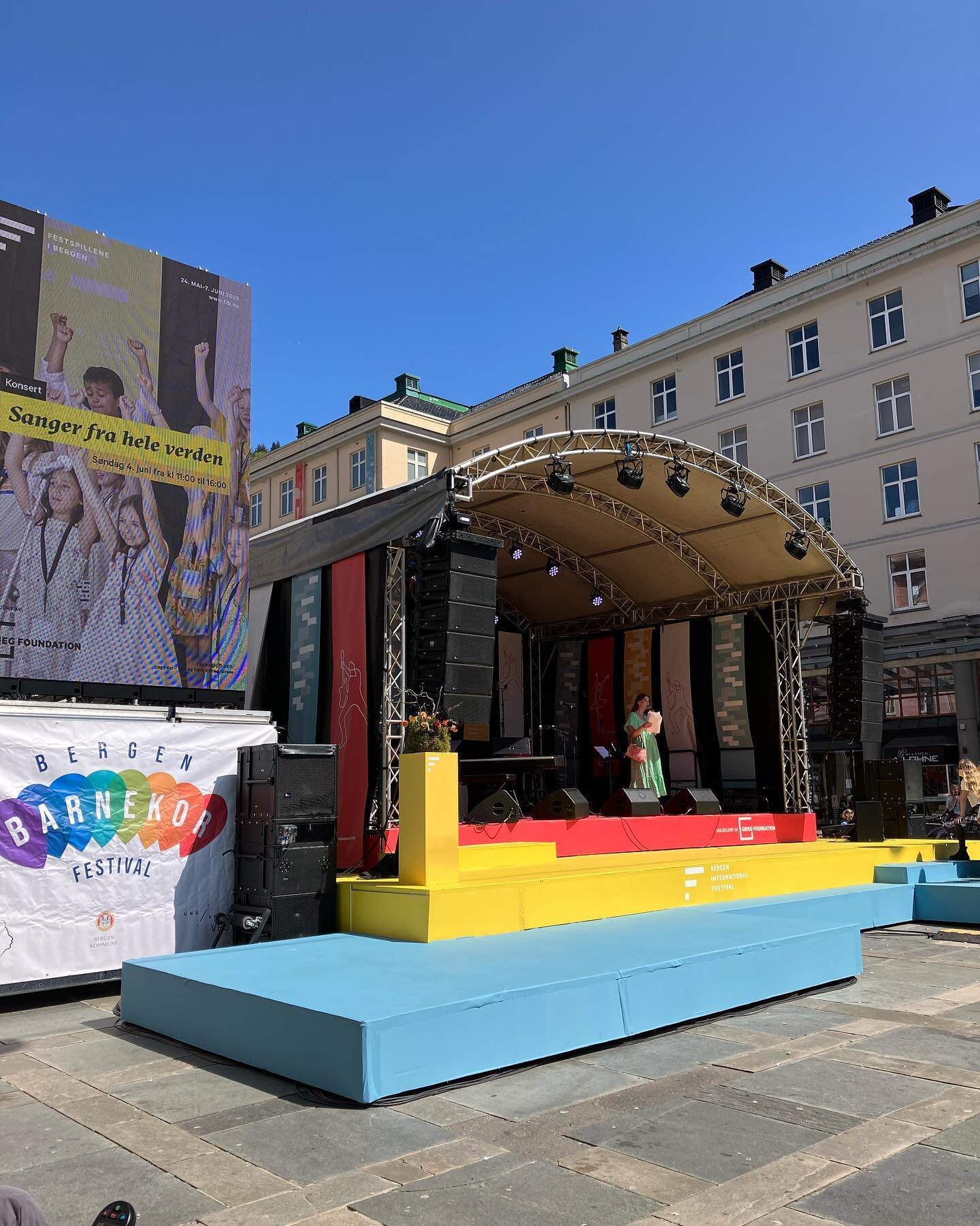 Tusen takk for s&oslash;ndagen som var! 🎶🪄 Bergen viste seg p&aring; sitt beste og vi i Ung i Kor storkoste oss 🤩 Igjen takk til v&aring;re samarbeidspartnere @egkbarnogunge og @festspillene