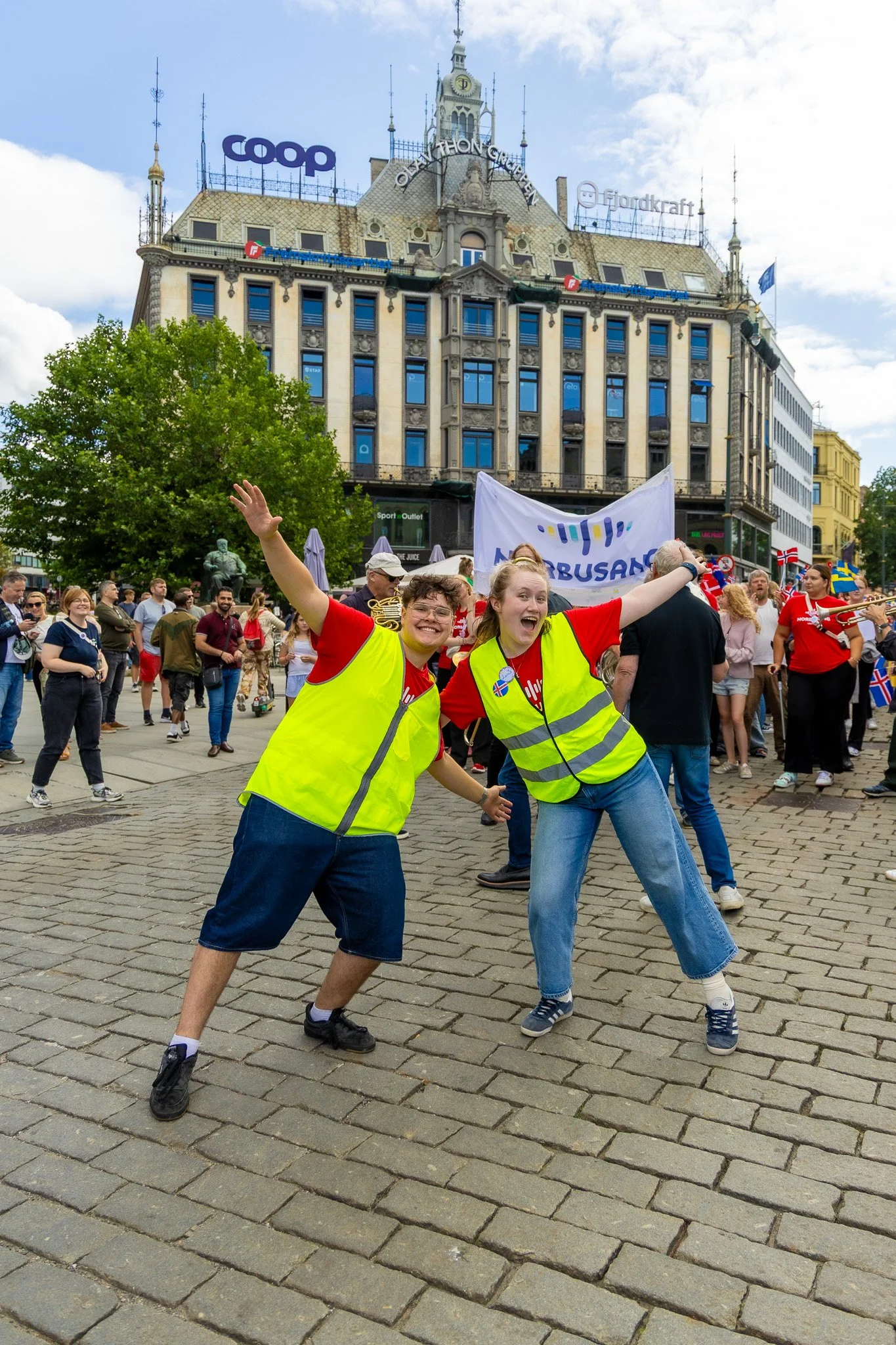 2025_08_Norbusang_Universitetsplassen_Parade og allsang_ulogo-111.jpg