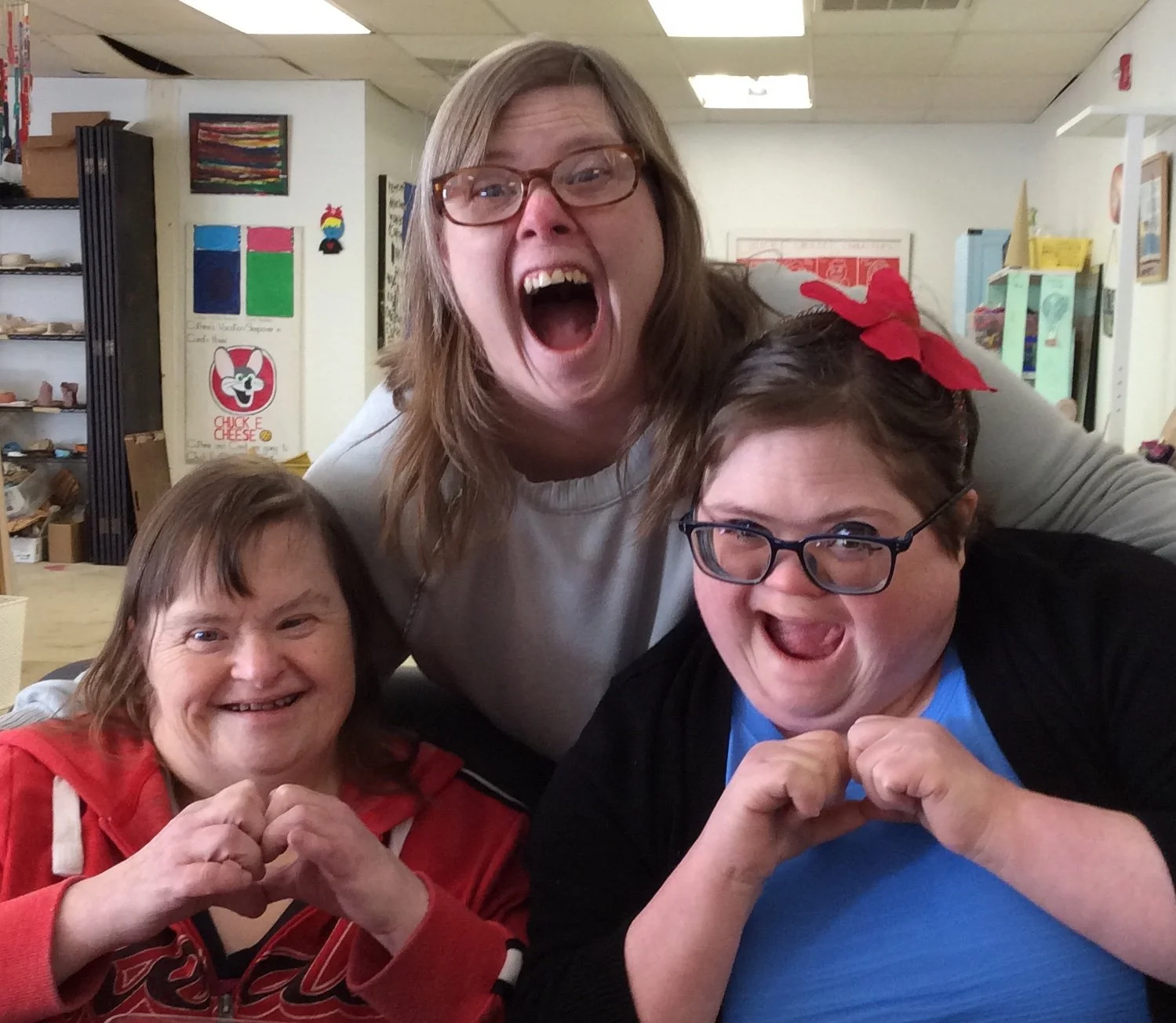 Say &quot;Studio Besties&quot;! 🫶😃🫶
Blue Ash V+V artists, Debra Cook, Amanda Tenhover, and Megan Besl are bringing the good vibes and great ideas to the studio today.