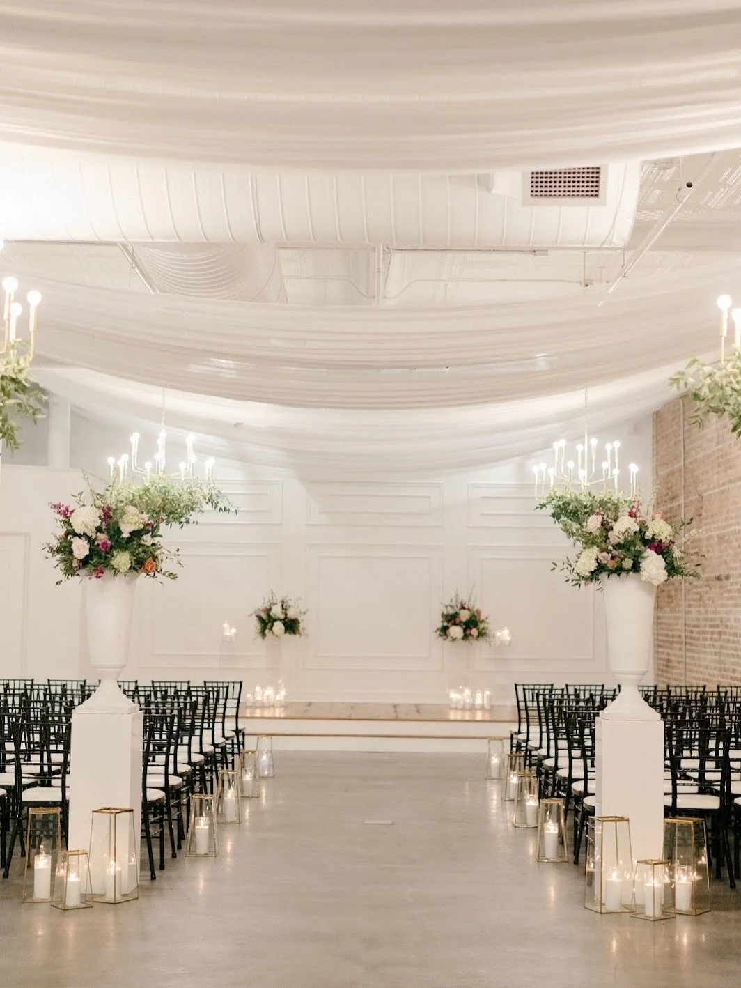 Looking for a wedding venue that truly has it all? 
Our all-inclusive package covers all your ceremony decor needs.  From columns, candles, and lanterns to beautifully decorate your aisle, and stunning padded chairs,  so every detail feels cohesive a