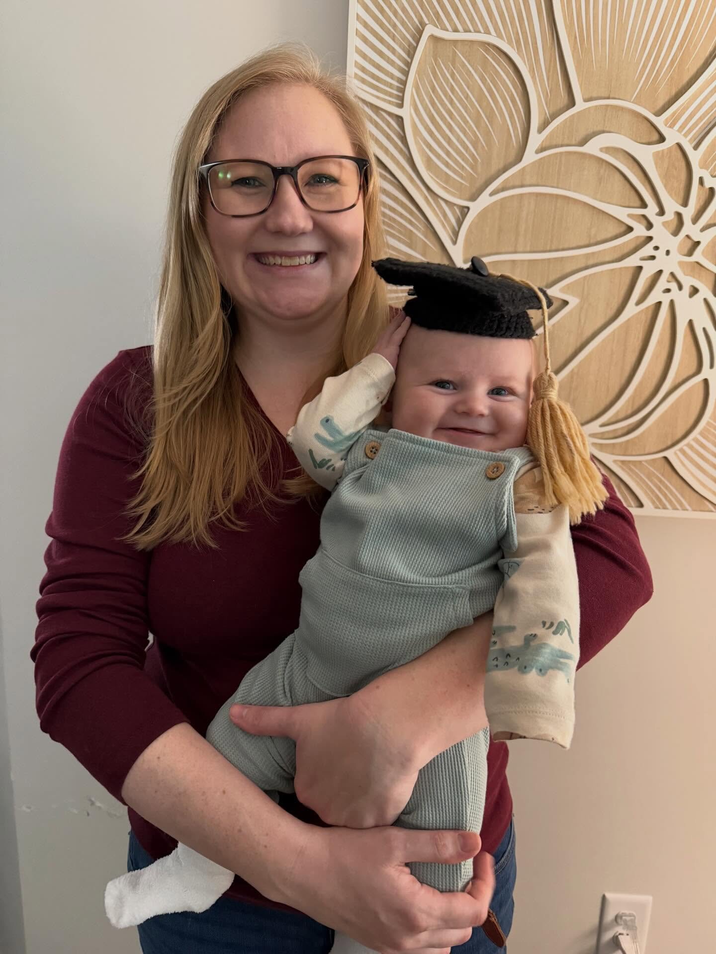 Please help us congratulate our recent BLUE ASH graduates! 🎓🎉

These mom/baby dyads circled up with Molly for five weeks to process ALL the things the 4th Trimester brings. 

Sleepless nights 

all.the.fluids 

BIG questions 
(who am I? what do I e