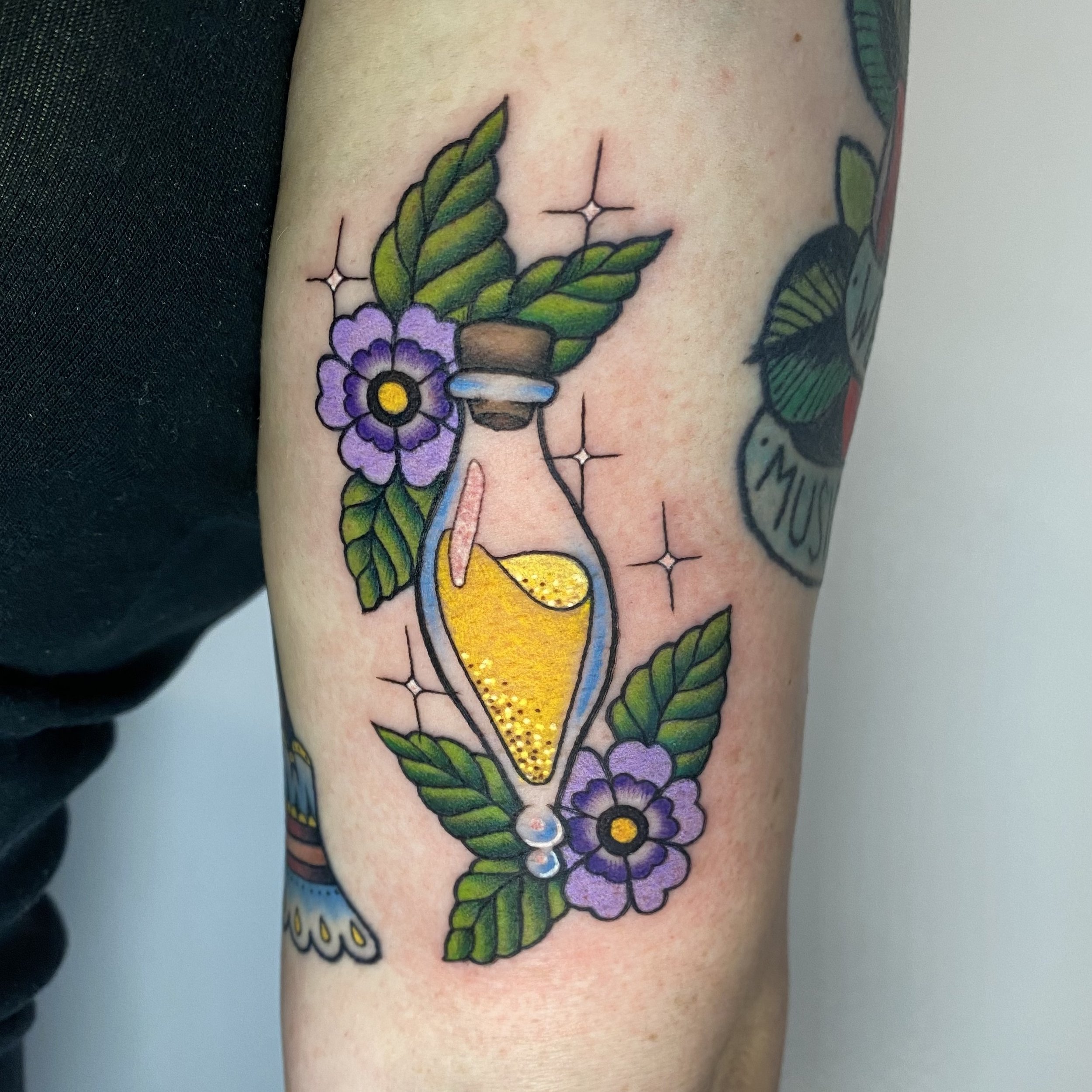30 Lovely and Peaceful Daffodil Tattoo Designs