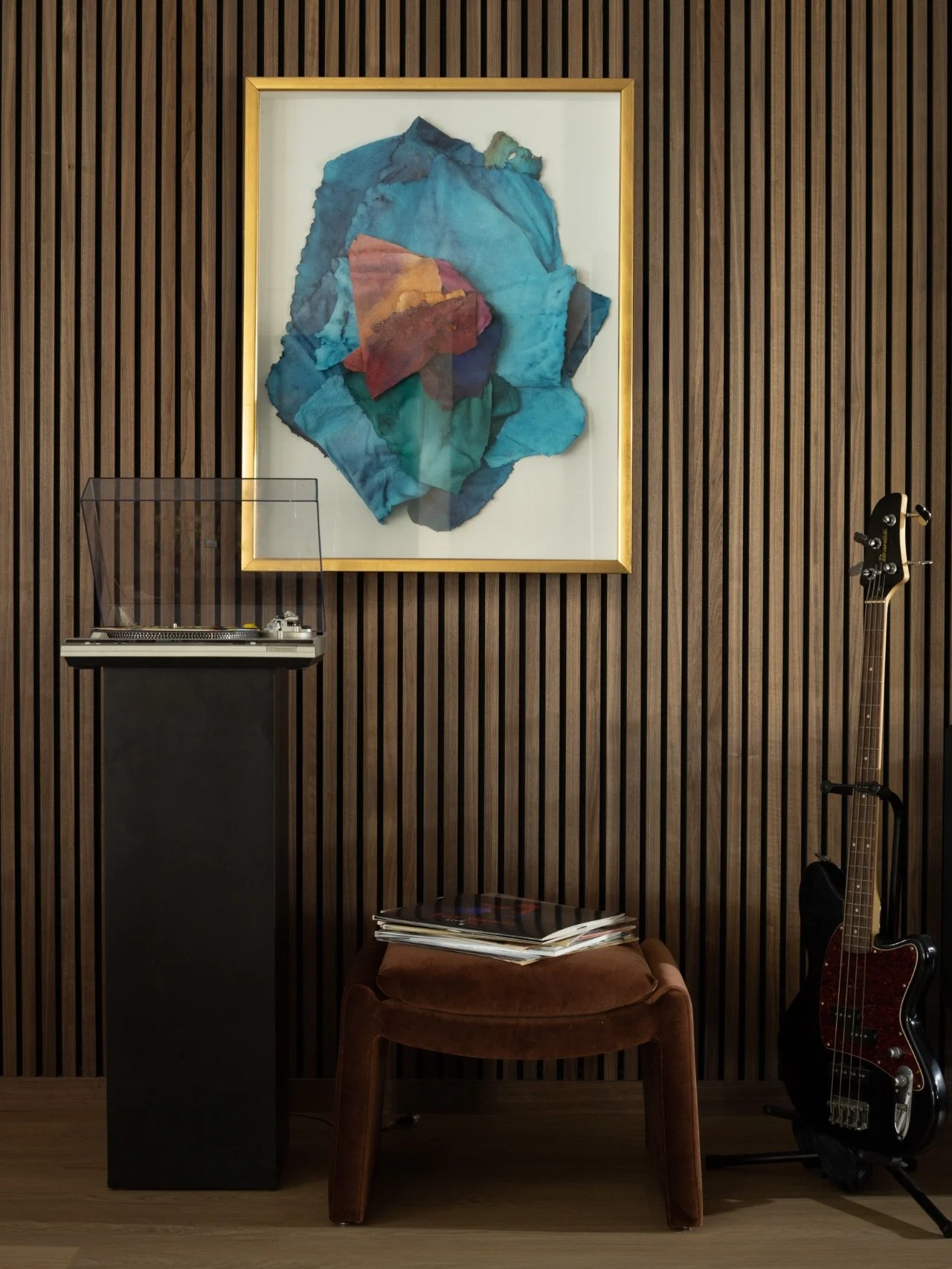 All the vibes ✨
We couldn&rsquo;t resist one last share before the year wraps.
Record on, coziness set, and all the good energy rolling into the new year.

📸: @naderessaphoto