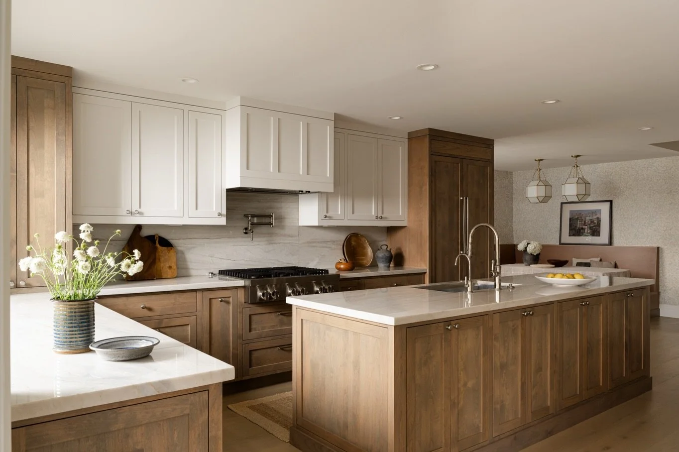 At the heart of the home, designed not just to look beautiful, but to support daily life with intention.

👩&zwj;🎨: @a_designed_space 
🛠️: @coatinc 
📸: @taylorallancreative