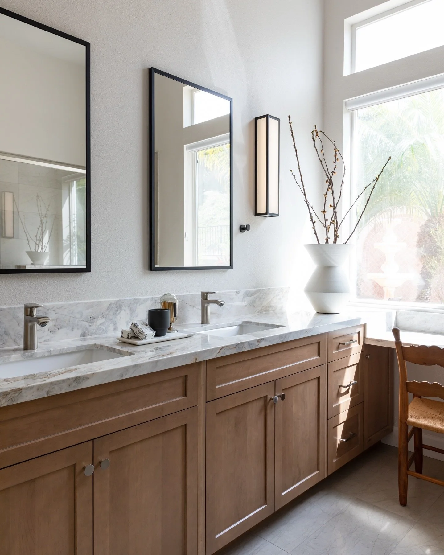 A calm, light-filled retreat &mdash; where warm wood and soft stone create a space that feels grounded and easy.

👩&zwj;🎨: @a_designed_space 
📸: @shawn.kallio