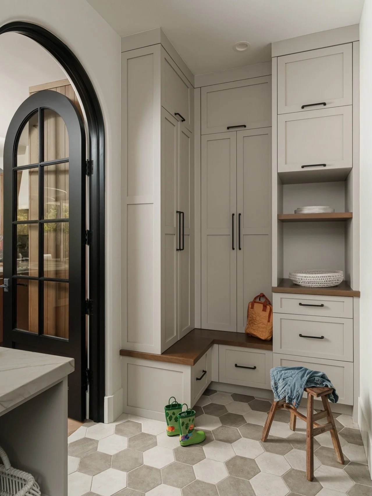 A longtime favorite.
One room, endless function. Four kiddos, four zones. A landing spot for the parents. A concealed second‑story laundry chute tucked into a corner cabinet keeps the whole space feeling clean and dialed‑in. This room works hard &mda