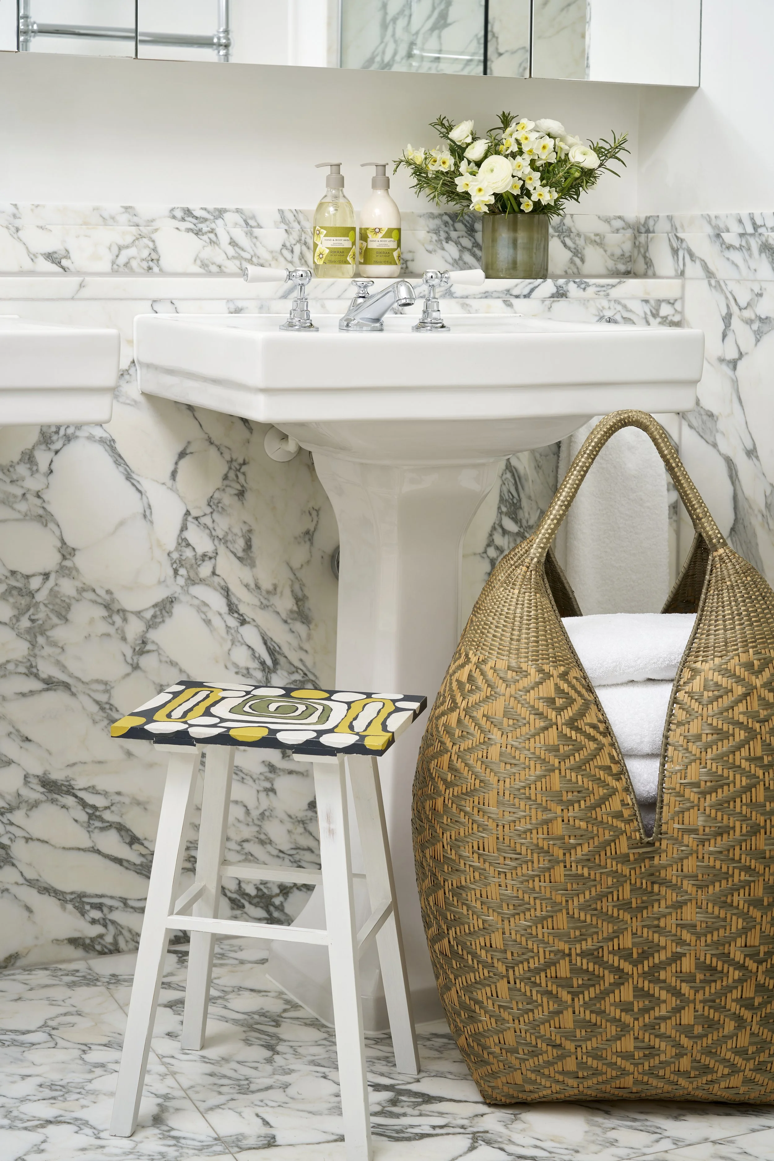 bathroom stool basket01.JPG