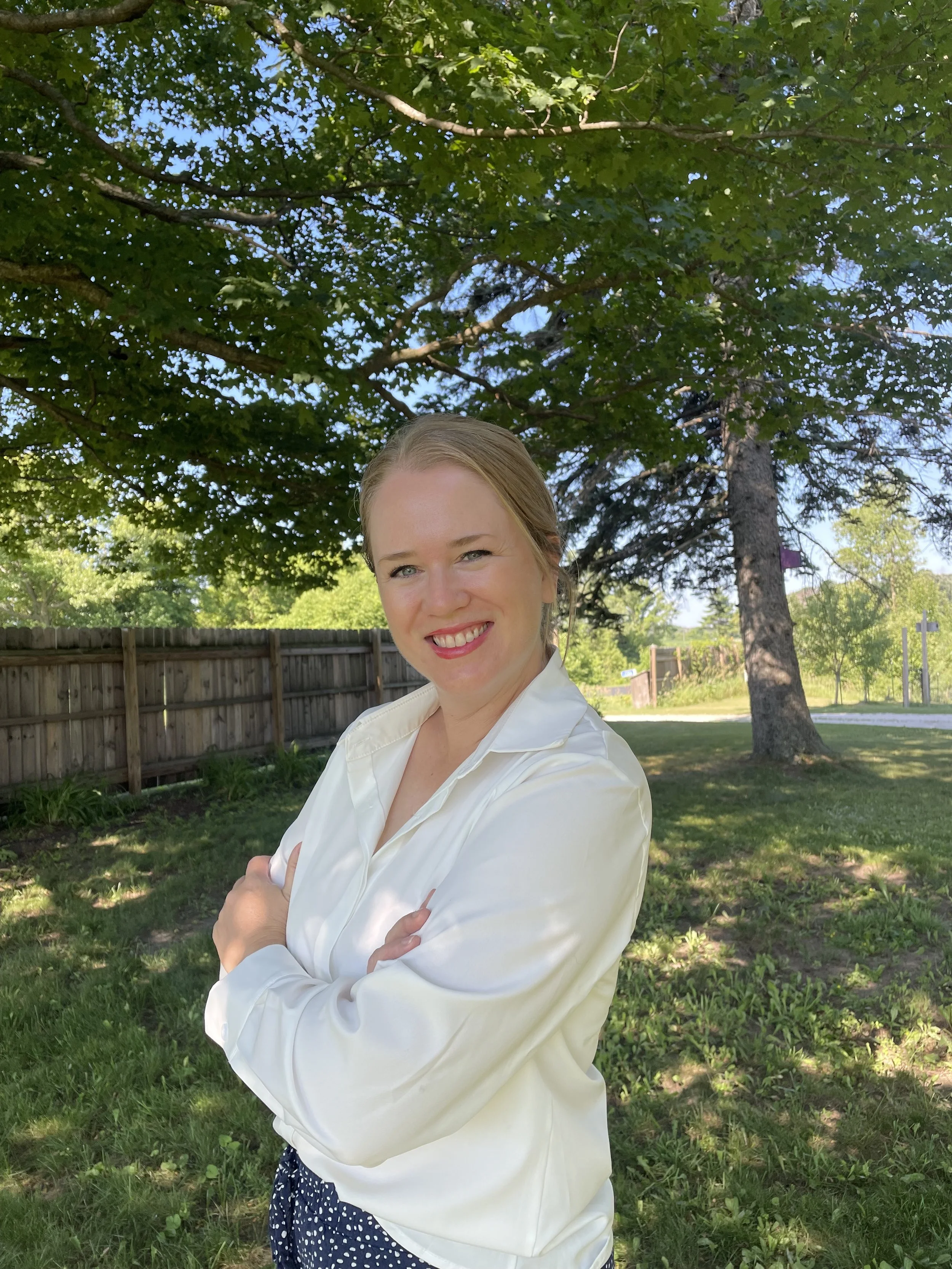 Dani, strategic business partner helping coaches and healers grow sustainable businesses.