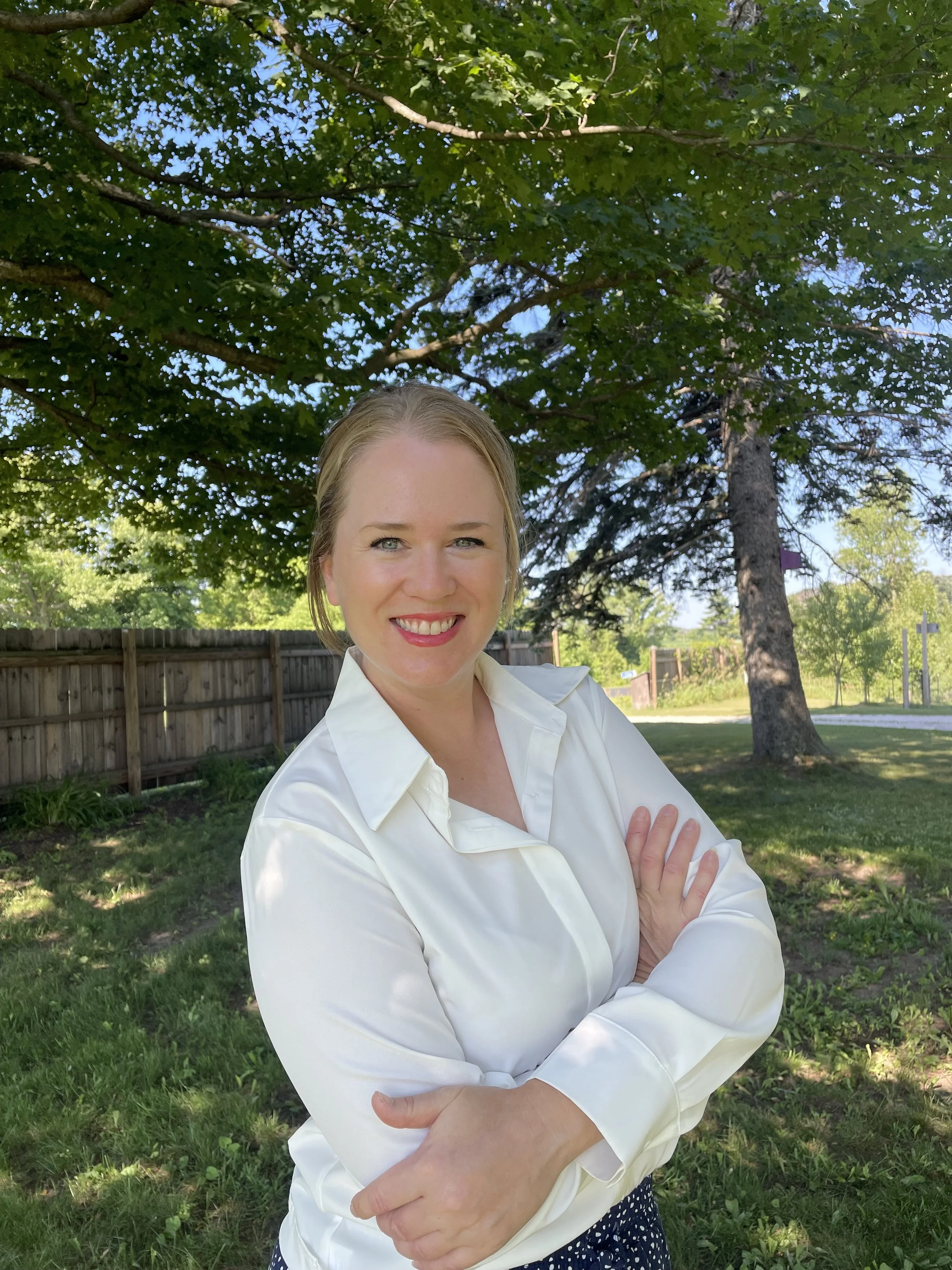 Dani, strategic business partner helping coaches and healers grow sustainable businesses.