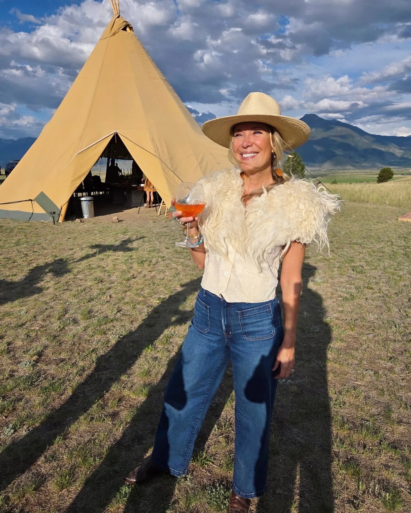 Last week I attended a Montana Creative Retreat at @peaceofparadisemt.  I wandered there not knowing anyone.  I do stuff that like.  I left with new friends and a sense of feeling happily recharged.  There were So many special experiences.  Hang on w