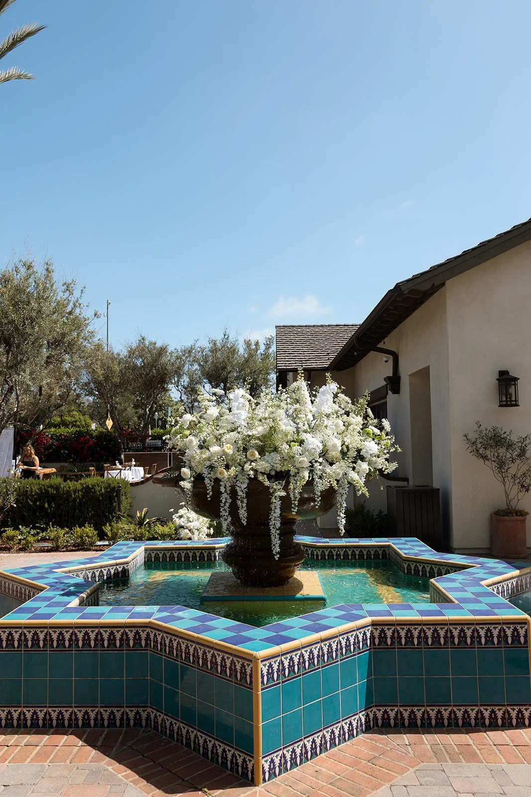 fountain-wedding-flowers-mission-inn-san-juan-capistrano.jpg