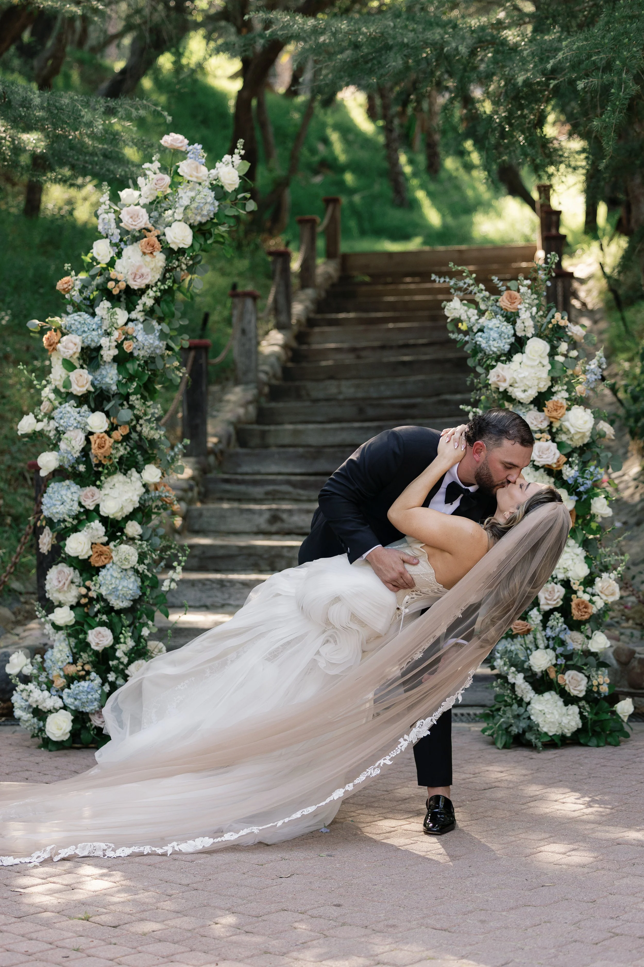 Rancho-Las-Lomas-ceremony-first-kiss.jpg