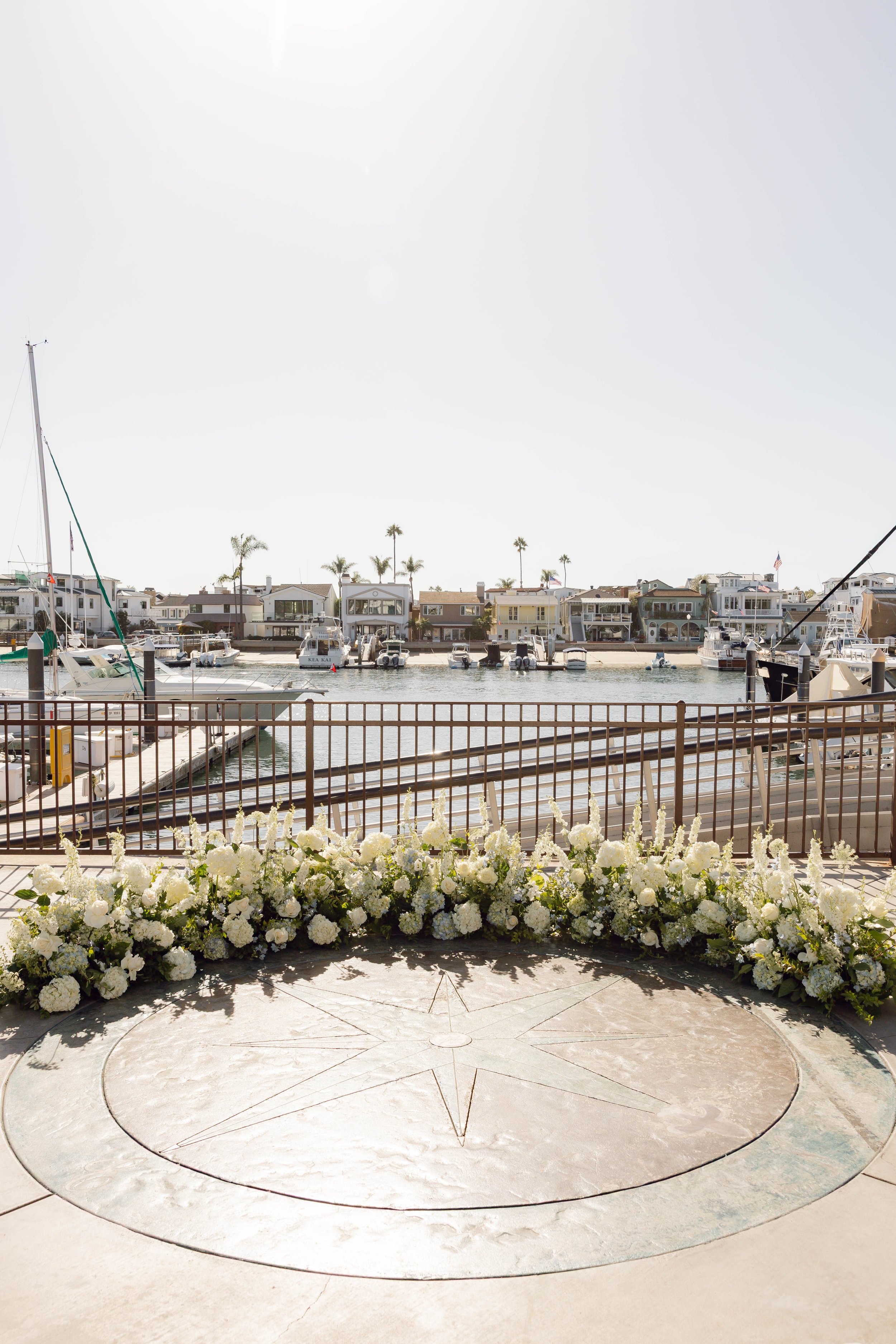 WHITE-AND-GREEN-GROUND-FLORAL-ARCH-NEWPORT-BEACH-WEDDING