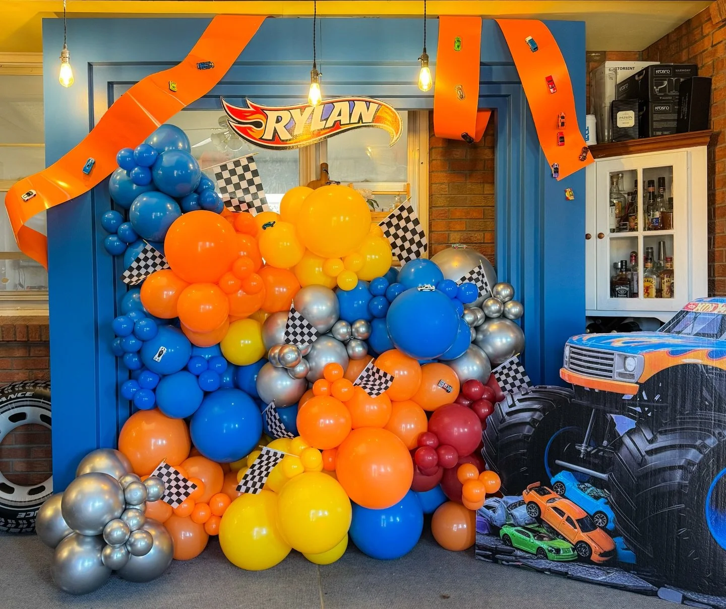 &ldquo;When the brief says Hot Wheels, you go ALL in.&rdquo;🏎️🏁

Planning @vanhalenevents 
Balloons, Backdrops @balloonlab.co 
Prints @advanceindustries 

#hotwheelsparty #kidsbirthday #denverevents #eventplanner #denverballoons