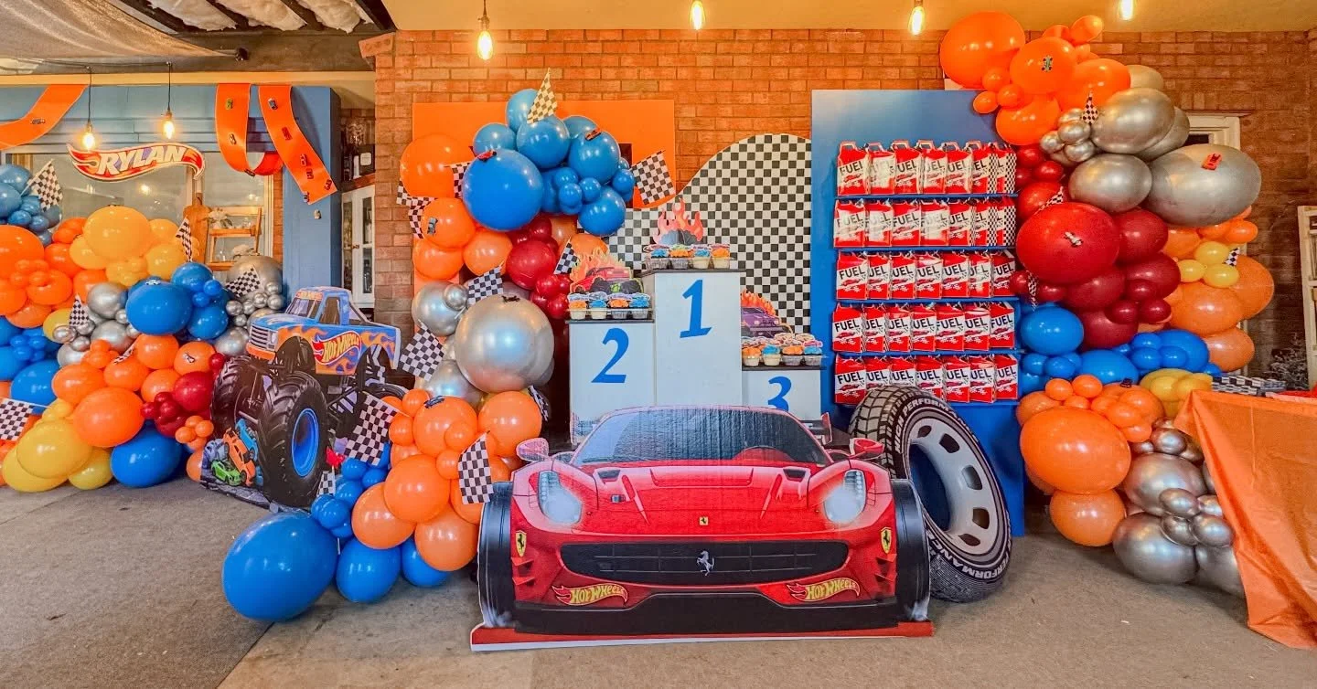 🏁 Go big or go home&hellip; We Chose the former!! 🏁🏎️

@vanhalenevents 
@balloonlab.co 

#hotwheelsbirthday #customdecor #organicballoongarland #denverballoons #denvercolorado