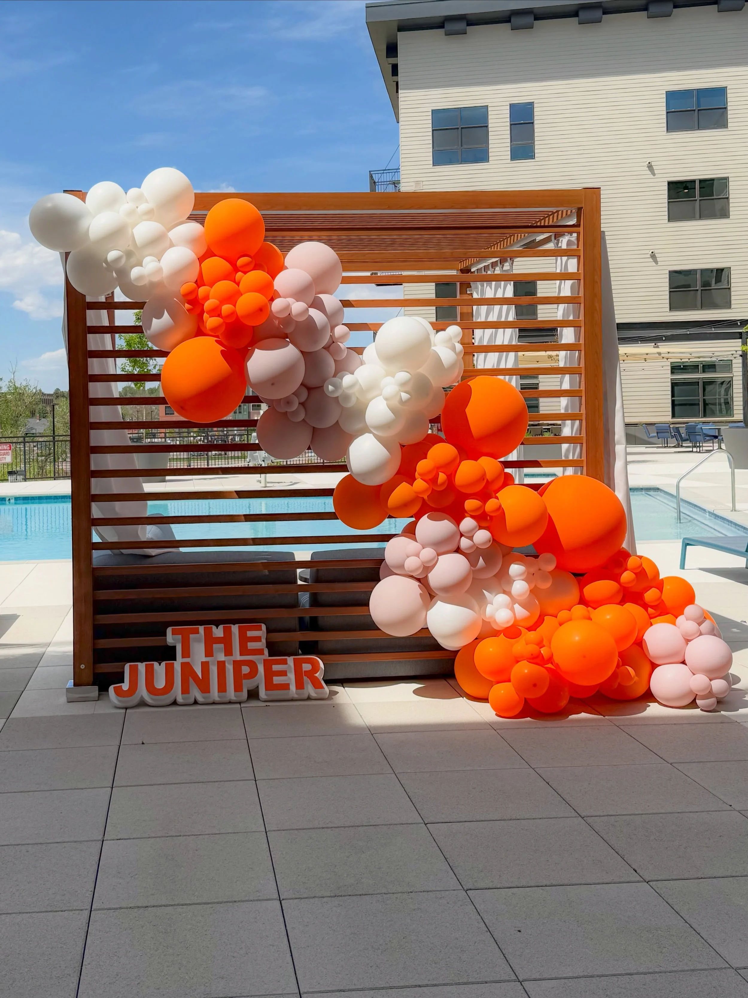 Balloon d&eacute;cor for the Open House at Juniper Apartments! 🎈✨ Loved creating a welcoming and festive atmosphere for all the guests.

@thejuniperonmain
