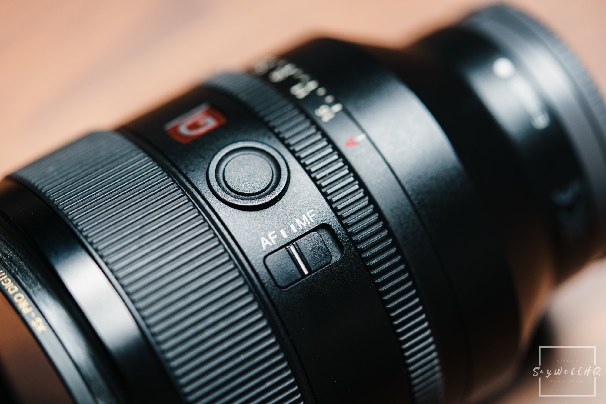  The AF / MF Toggle Button Within Easy Reach On The Lens 