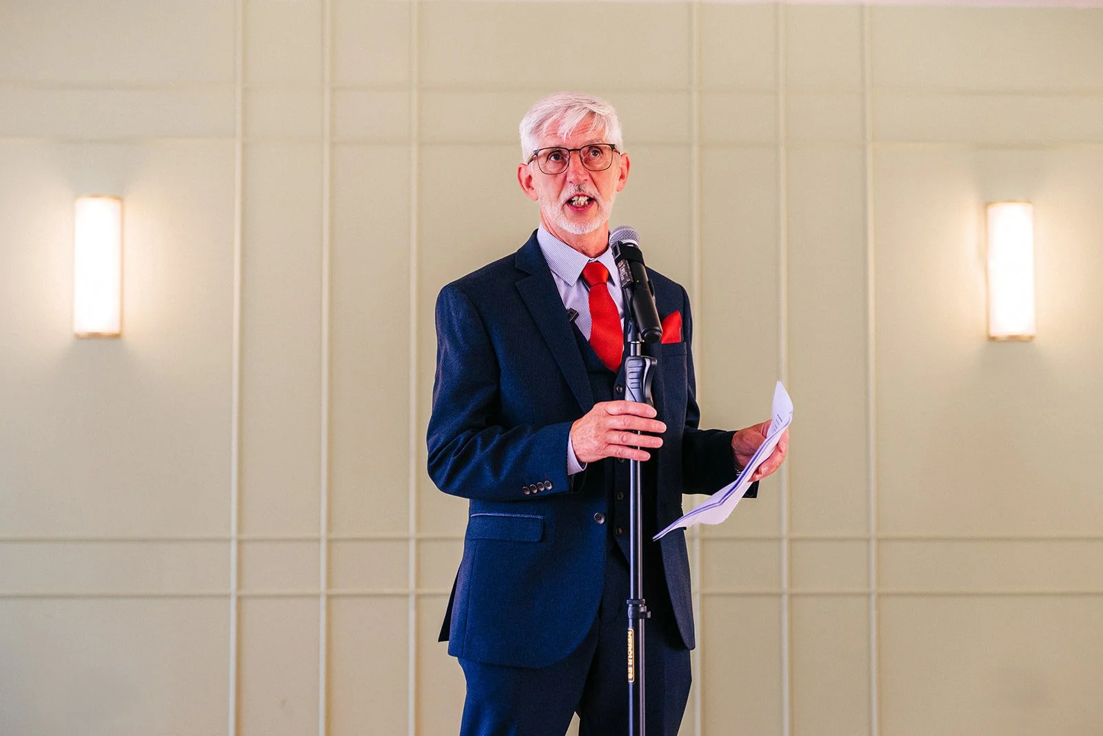 Father of the bride gives his wedding speech at WILDES INNS