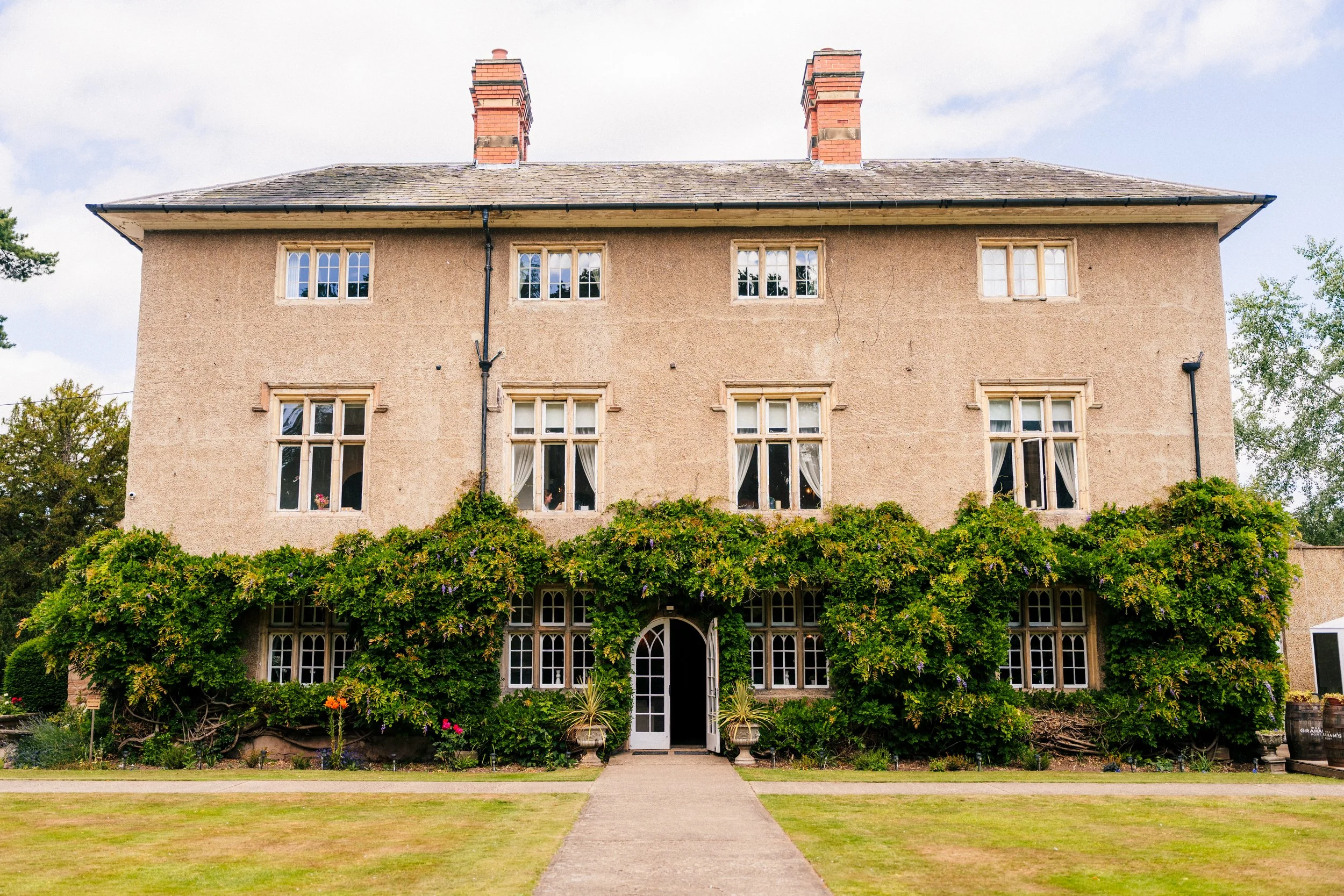 WOODBOROUGH HALL WEDDING VENUE PHOTOS - www.saywellhq.co.uk - 2.jpg