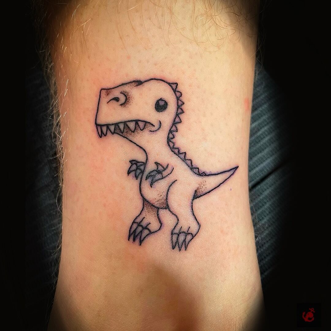 Tiny Dino done by Jesse @lineslikewine a while back. Contact us or stop by the shop to get your next tattoo!

IG: @LinesLikeWine
LinesLikeWine@gmail.com 

#traditionaltattoos #americantraditionaltattoos #tradtats #japanesetradtats #americantradtats #