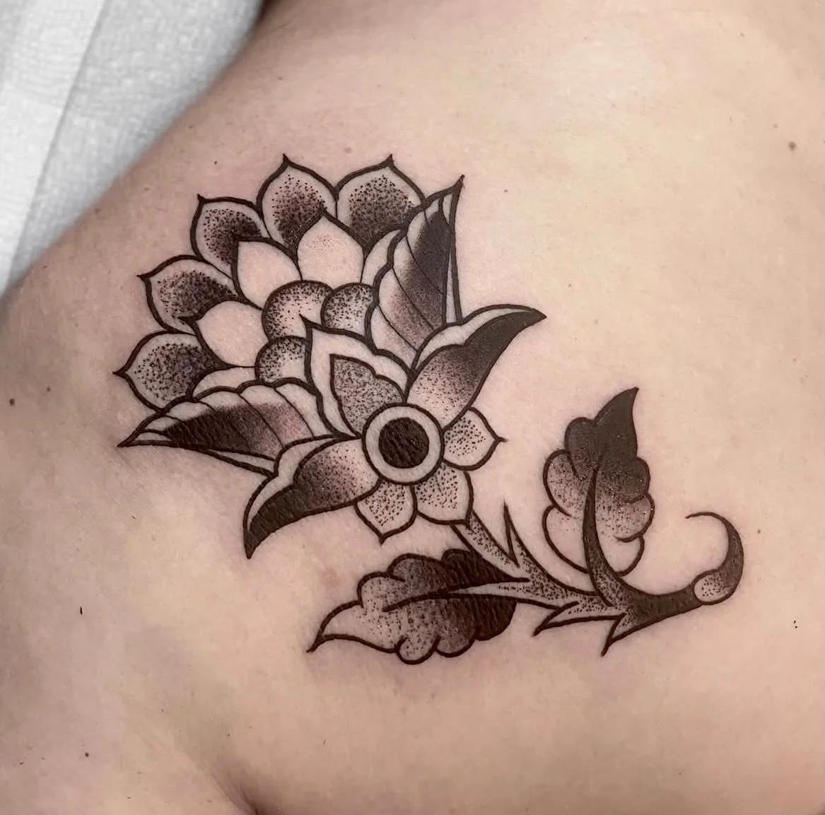 Some folk art flower power from Todd&hellip;

Contact us or stop in to get your next tattoo.

@toddshowdown 💀 @toddshowdownflash 🥀 www.ToddShowdown.com 
www.LakeviewTattoo.com ⚓️ Contact@LakeviewTattoo.com 

#traditionaltattoos #tattoos #ftcollins 