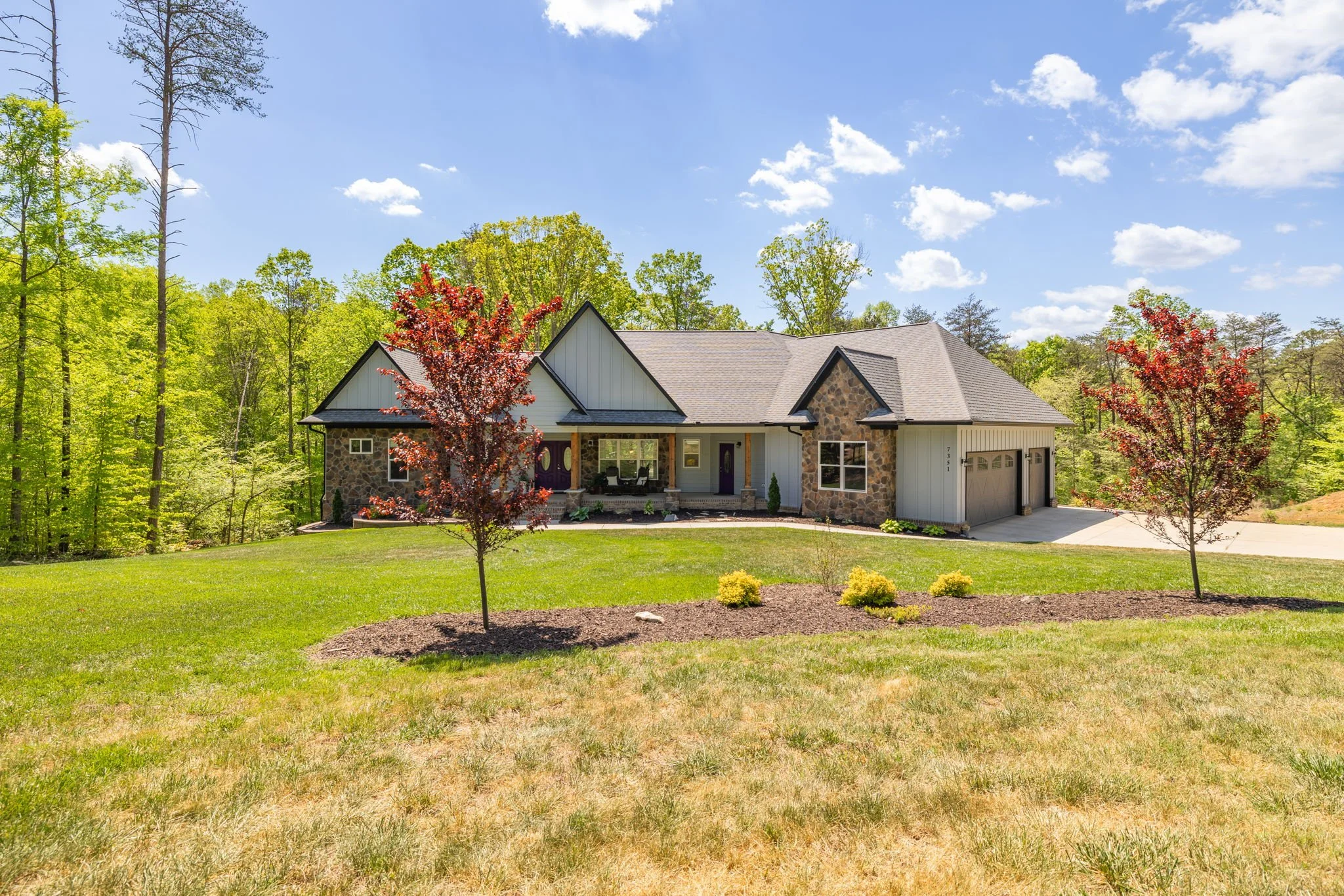 04-delia-knight-7351-hidden-view-dr-front-landscape-red-tree-oak-ridge-nc-27310.jpg