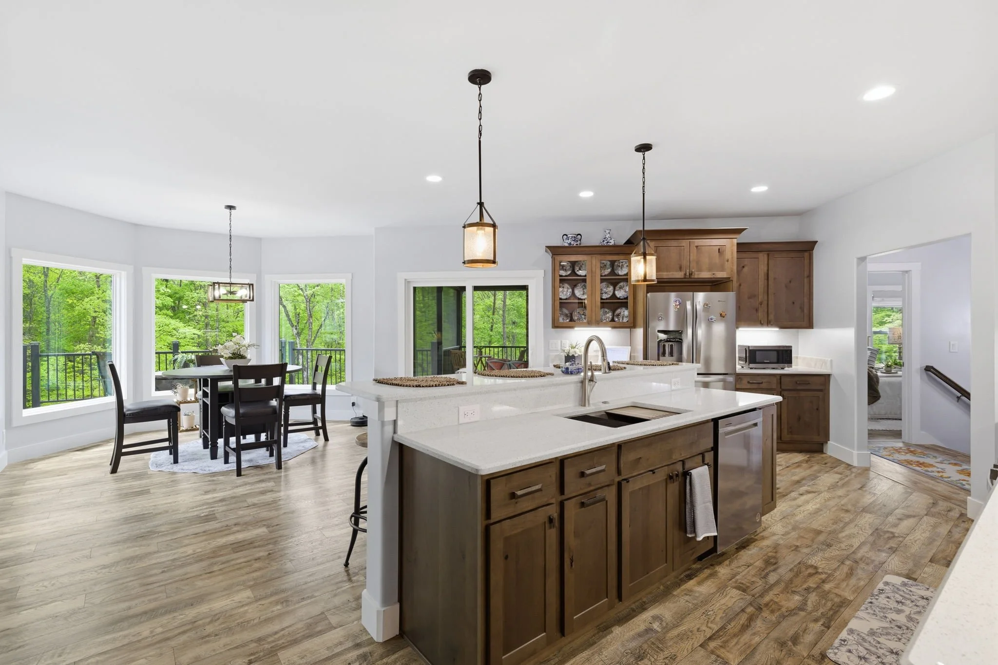 18-delia-knight-7351-hidden-view-dr-kitchen-island-breakfast-nook-oak-ridge-nc-27310.jpg