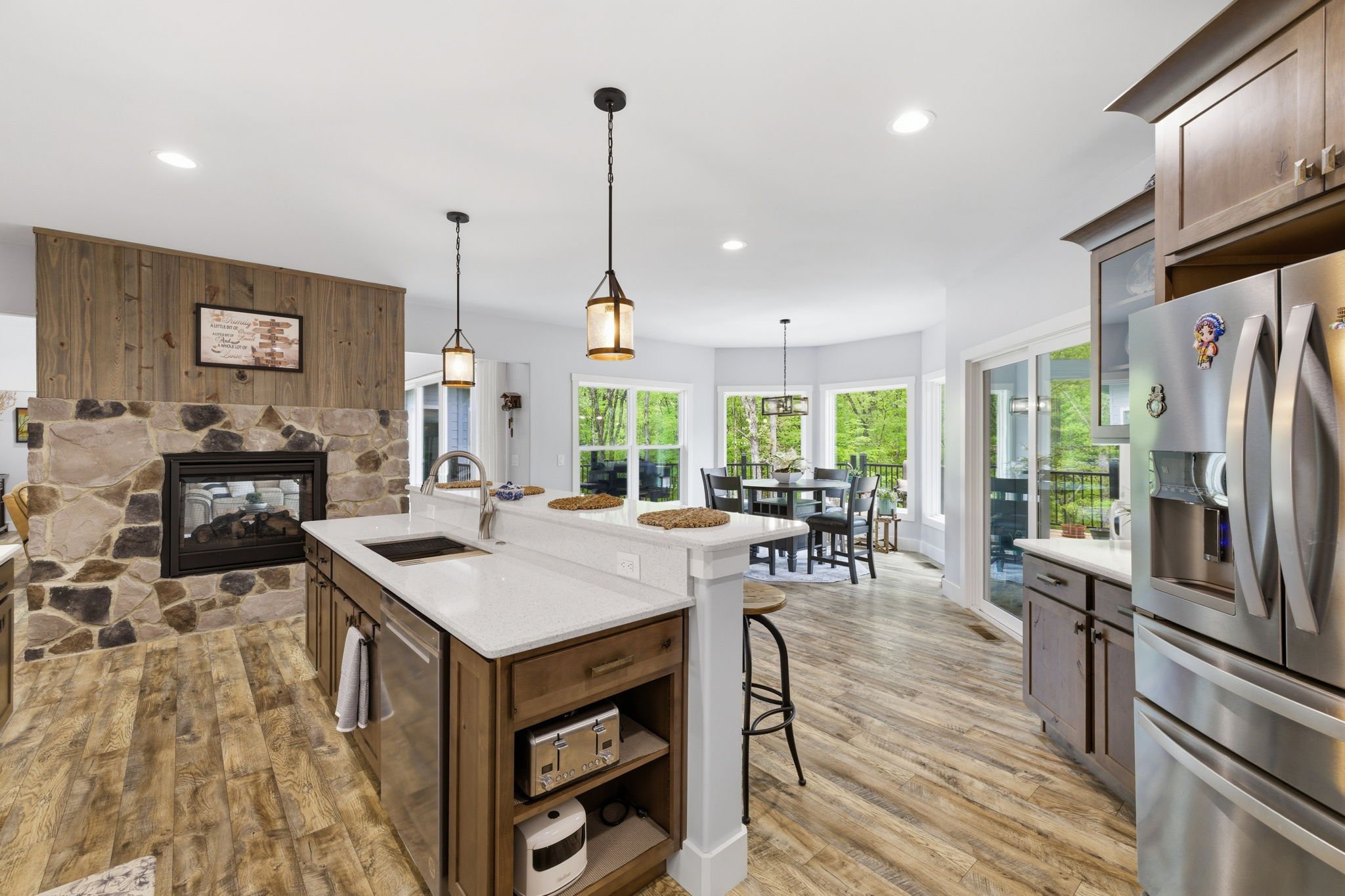 20-delia-knight-7351-hidden-view-dr-kitchen-dining-fireplace-oak-ridge-nc-27310.jpg
