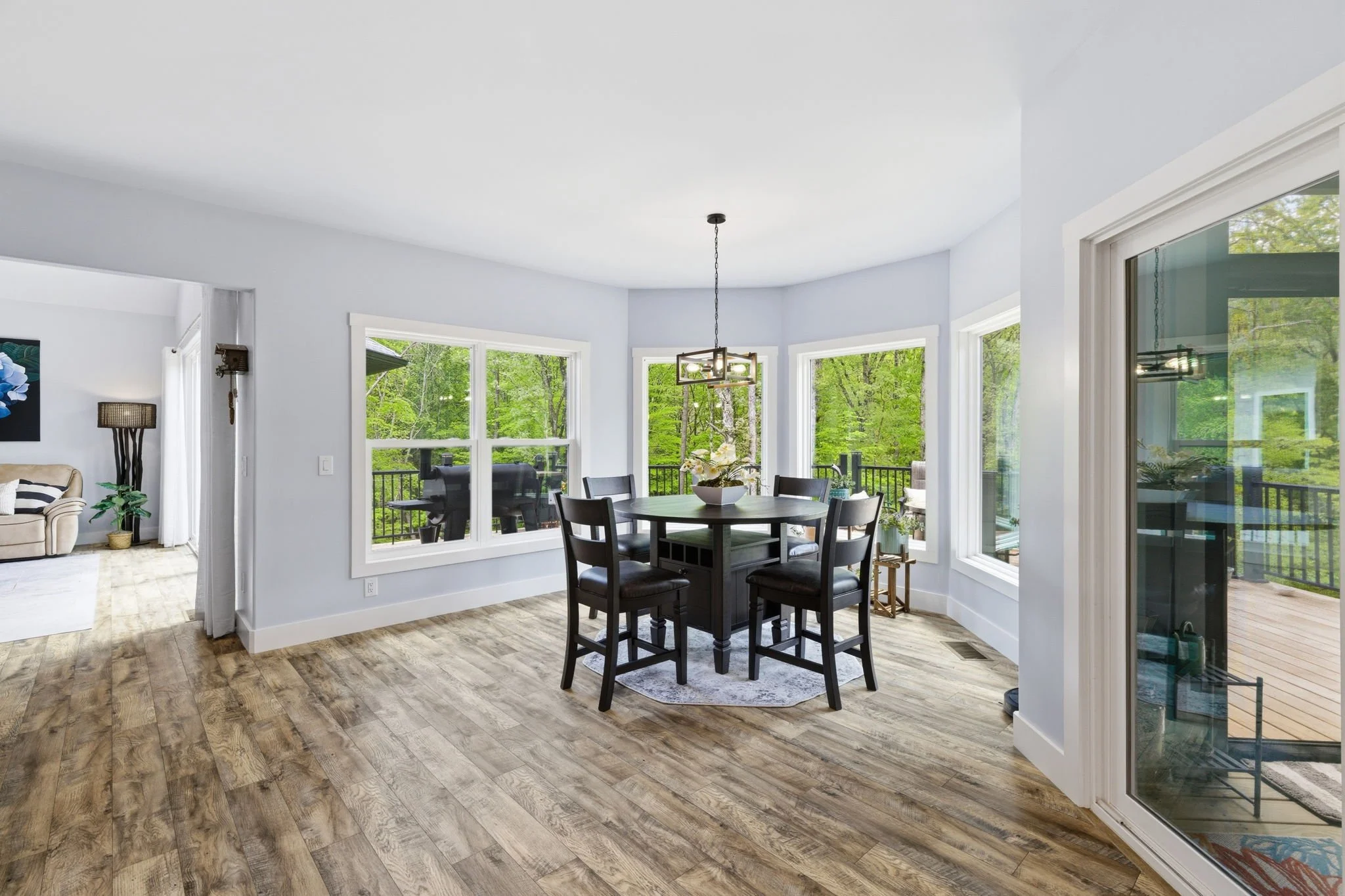21-delia-knight-7351-hidden-view-dr-breakfast-nook-bay-window-oak-ridge-nc-27310.jpg