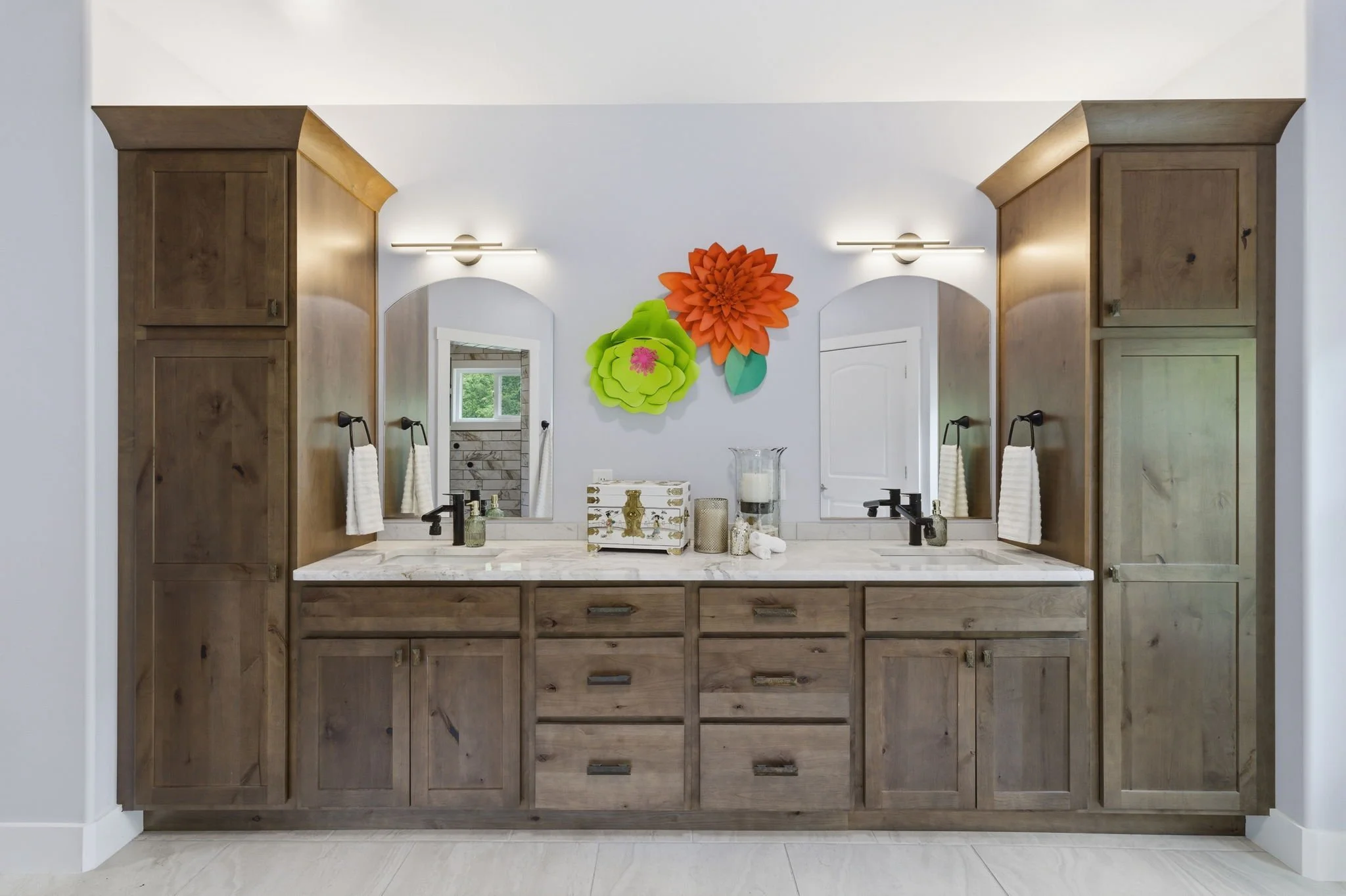 31-delia-knight-7351-hidden-view-dr-primary-bath-double-vanity-oak-ridge-nc-27310.jpg