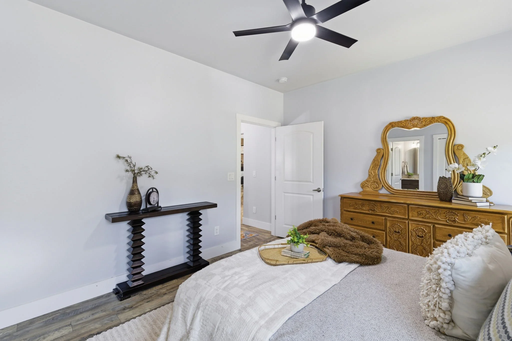 35-delia-knight-7351-hidden-view-dr-guest-bedroom-alt-view-oak-ridge-nc-27310.jpg