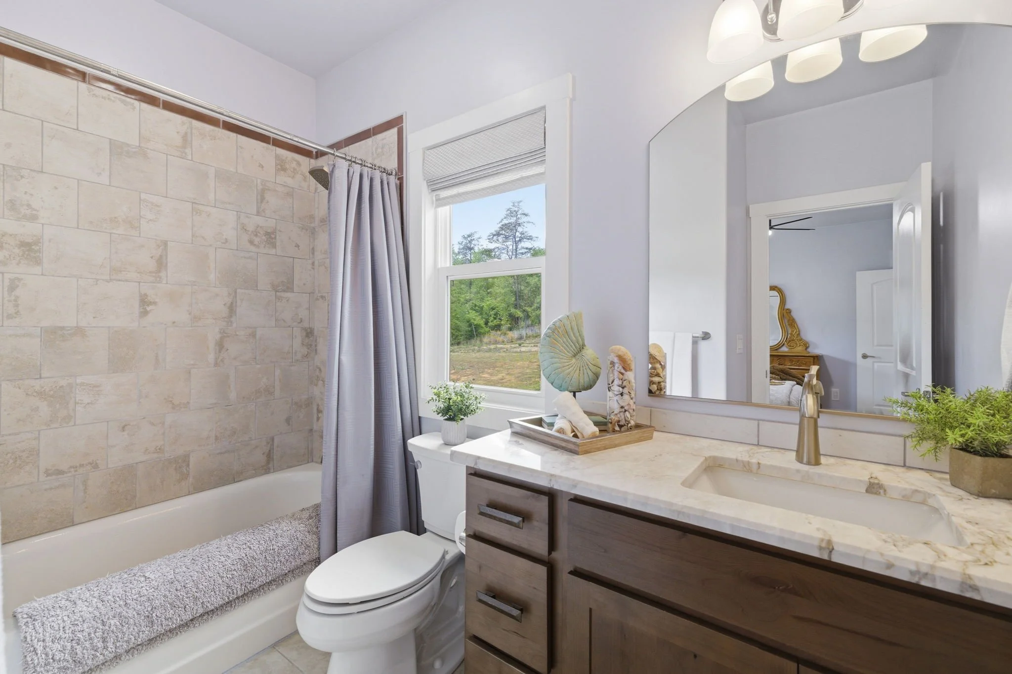 36-delia-knight-7351-hidden-view-dr-main-floor-hall-bath-oak-ridge-nc-27310.jpg