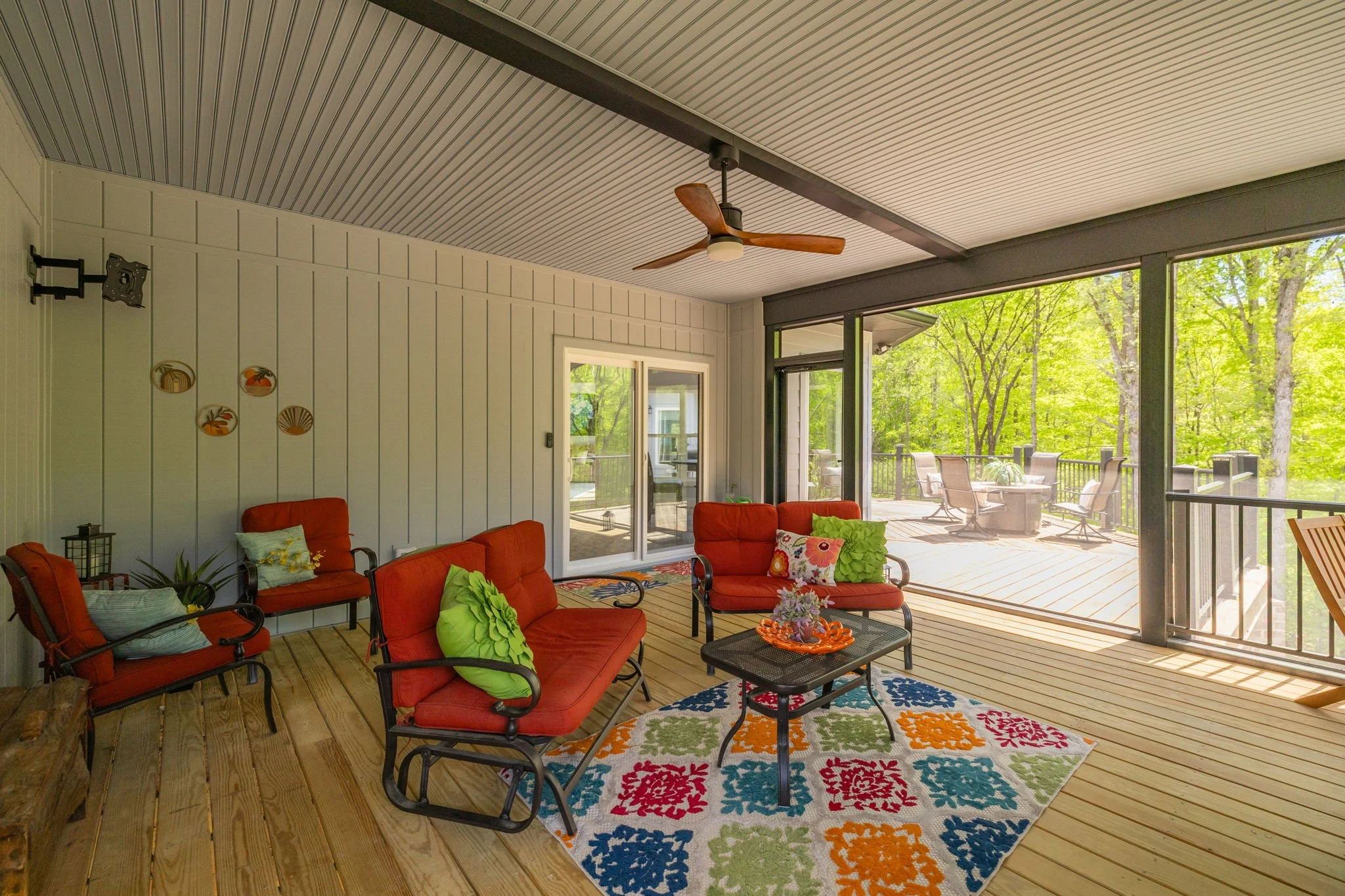 38-delia-knight-7351-hidden-view-dr-screened-porch-seating-oak-ridge-nc-27310.jpg