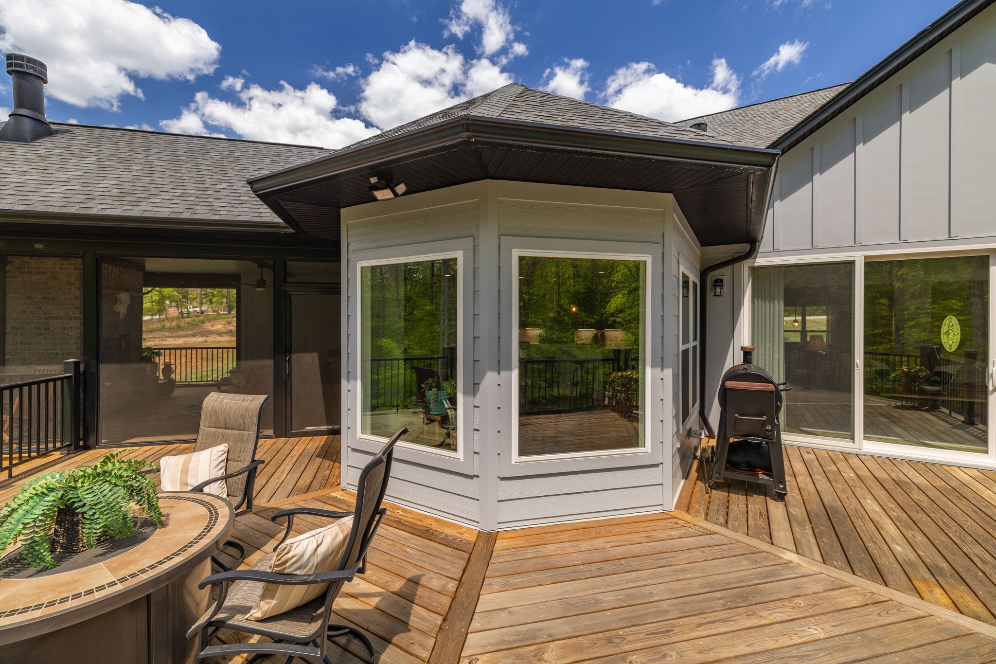 40-delia-knight-7351-hidden-view-dr-wraparound-deck-bay-window-oak-ridge-nc-27310.jpg