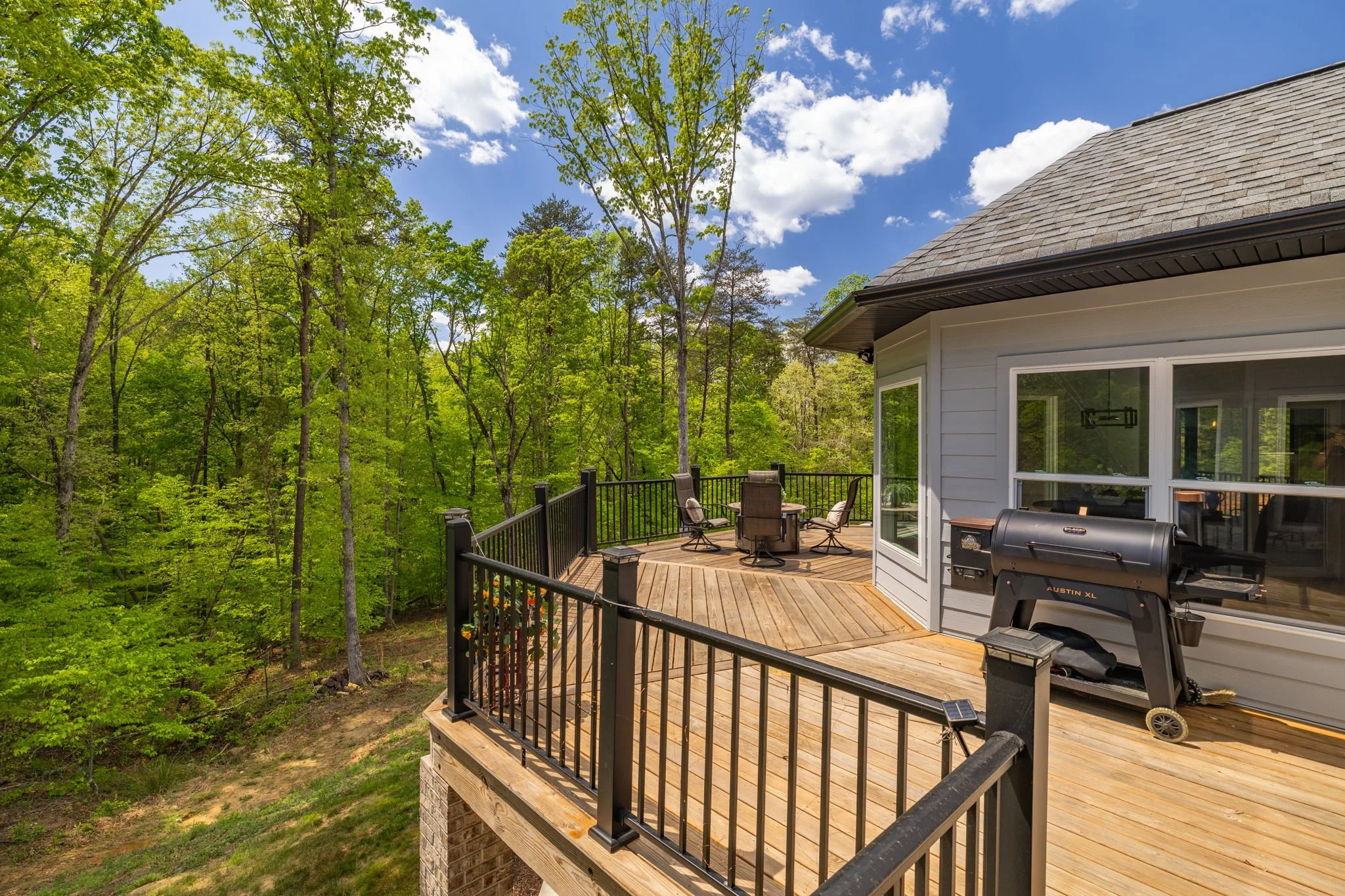 41-delia-knight-7351-hidden-view-dr-main-deck-with-grill-oak-ridge-nc-27310.jpg